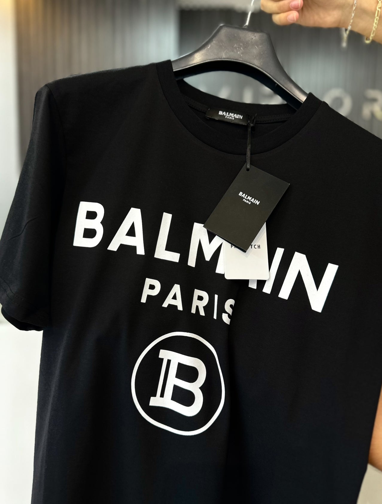 Balmain b Logo black