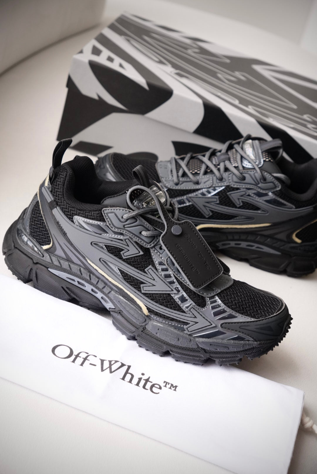 Off white be right back black