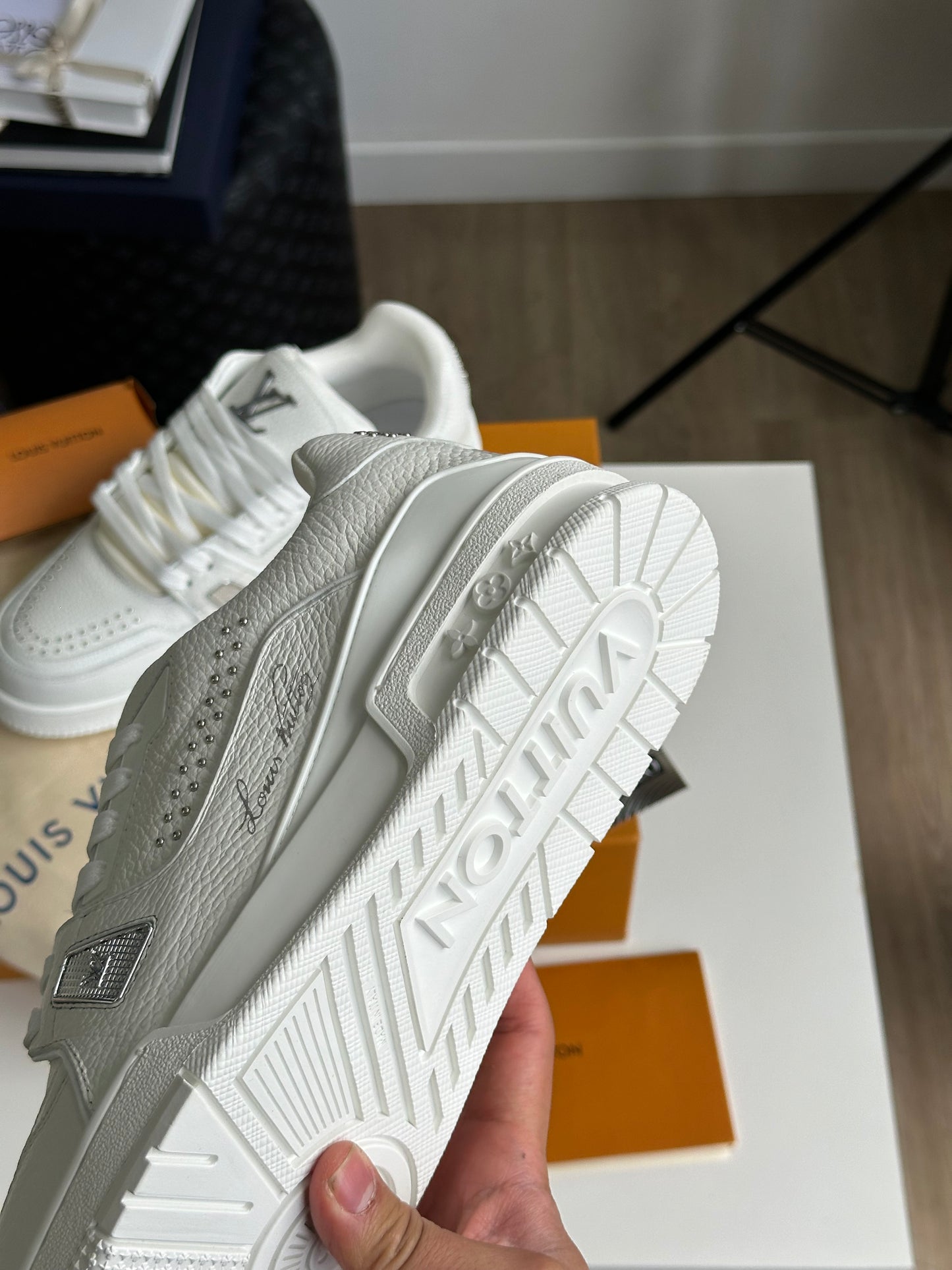 LV Trainer White