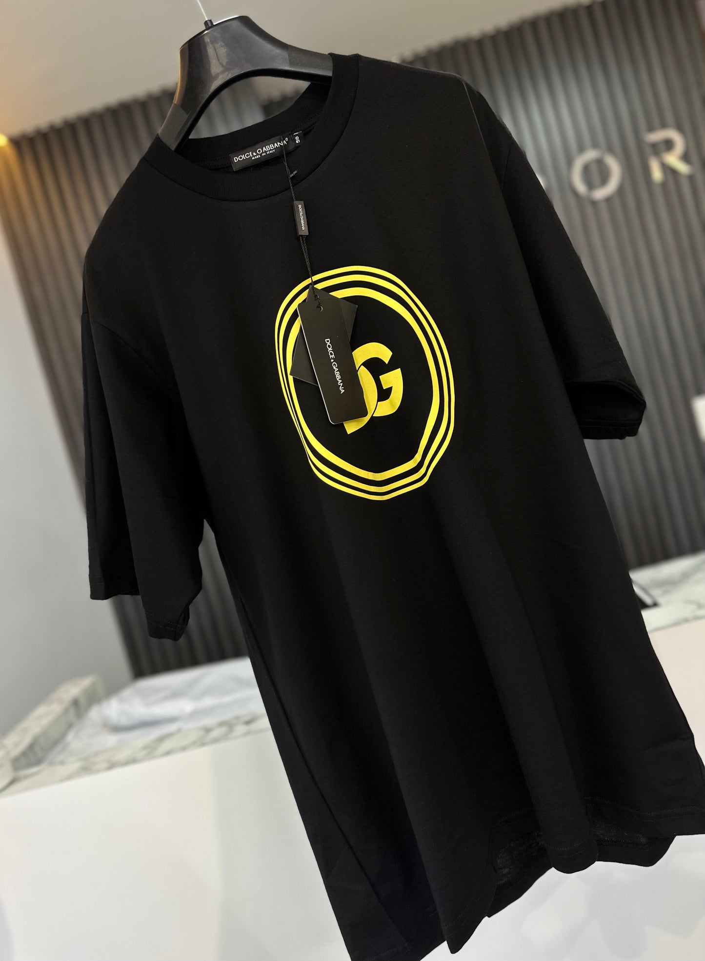 DG round logo tee