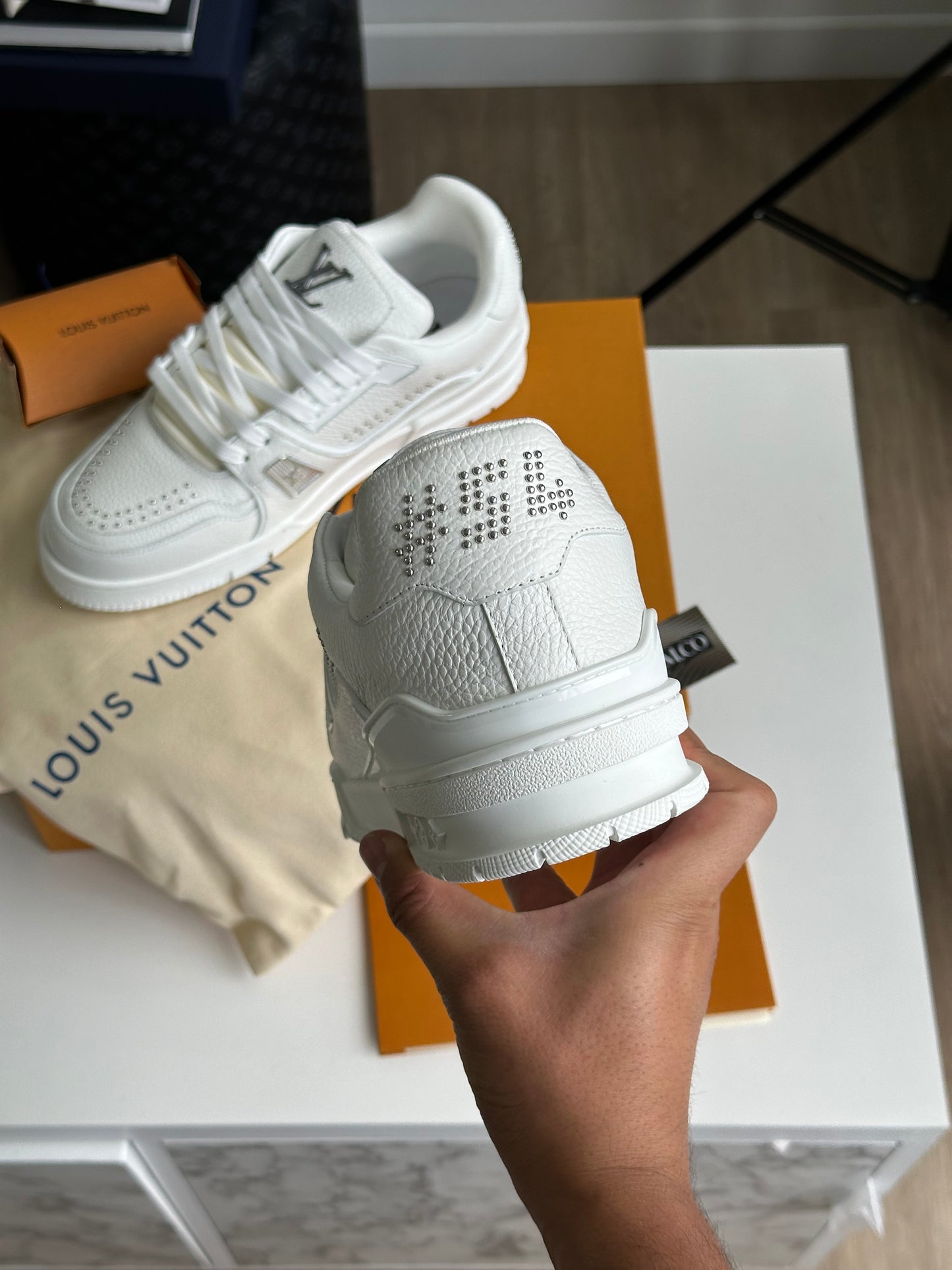 LV Trainer White