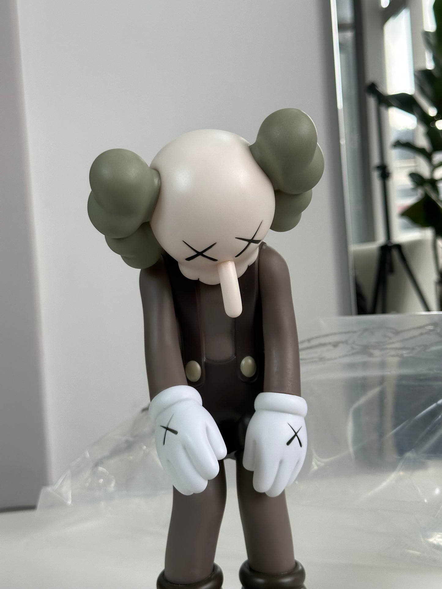 KAWS small lie 27 cm