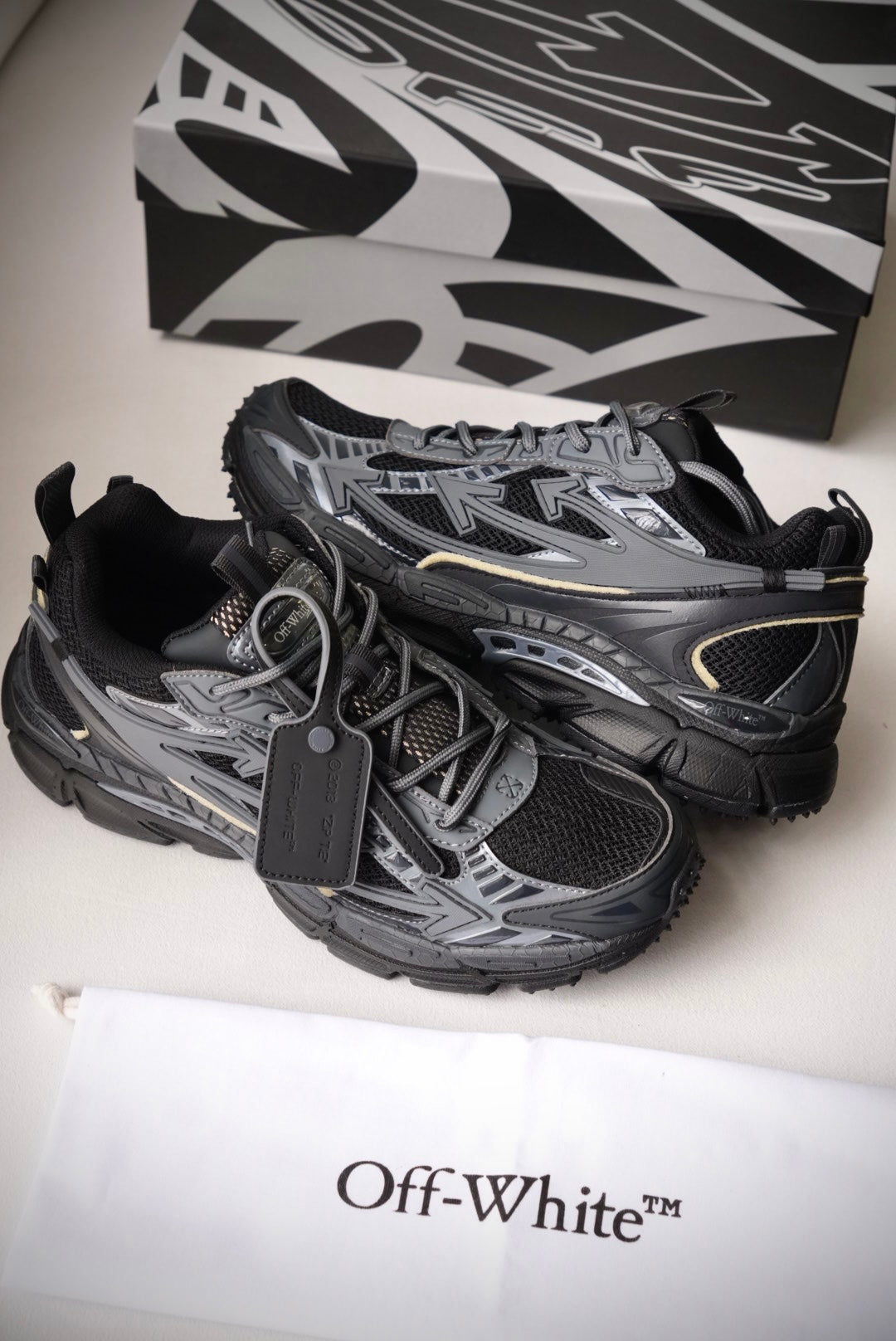 Off white be right back black