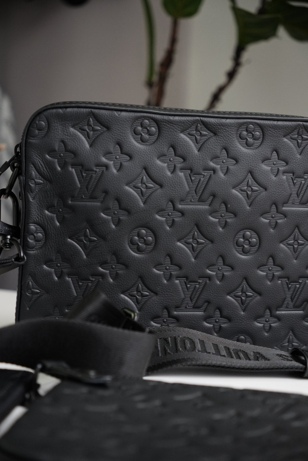 LV trío Messenger