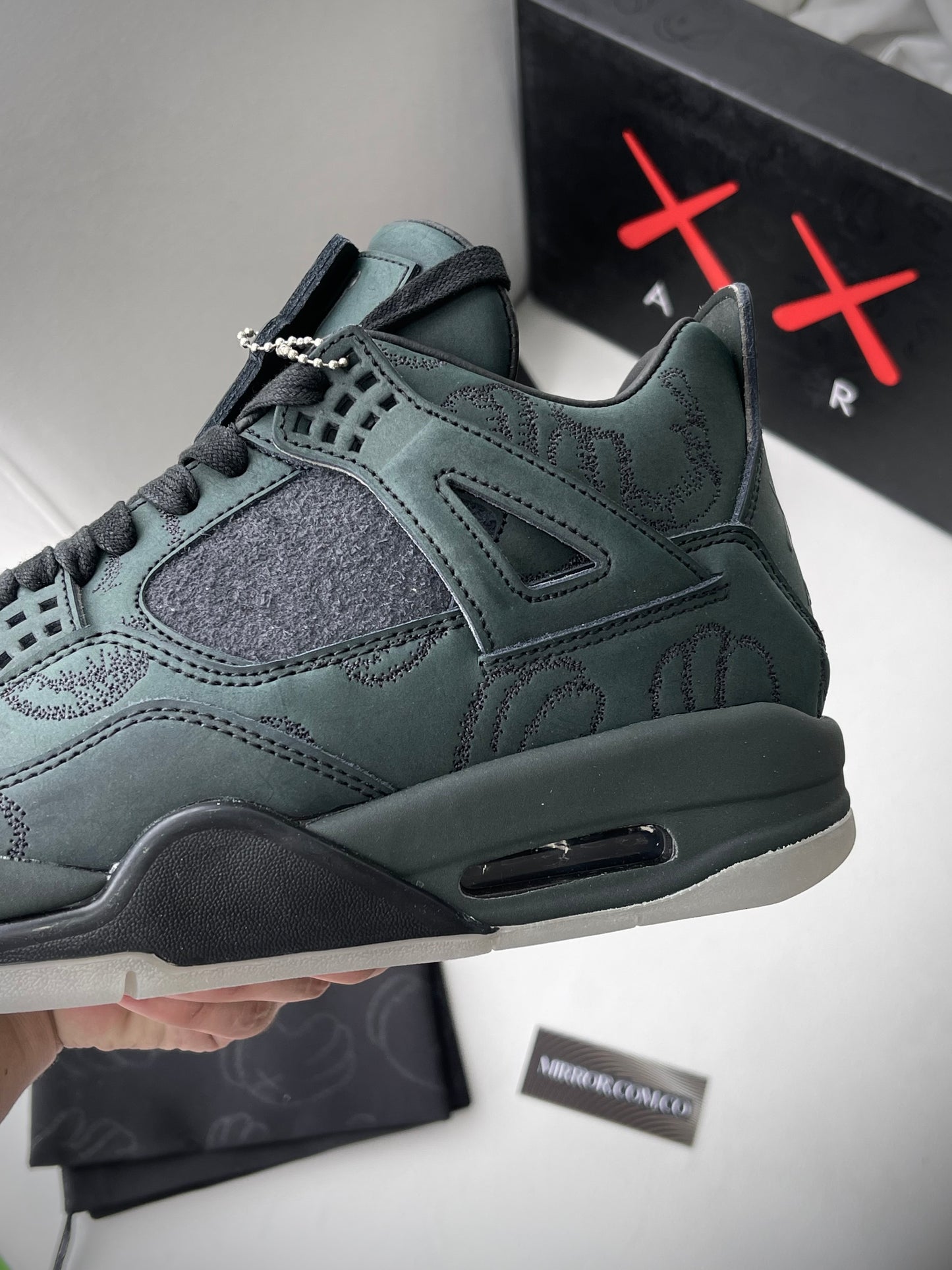 Jordan 4 x Kaws