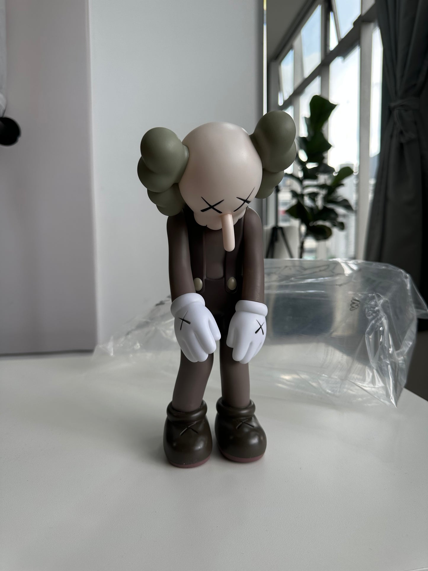 KAWS small lie 27 cm