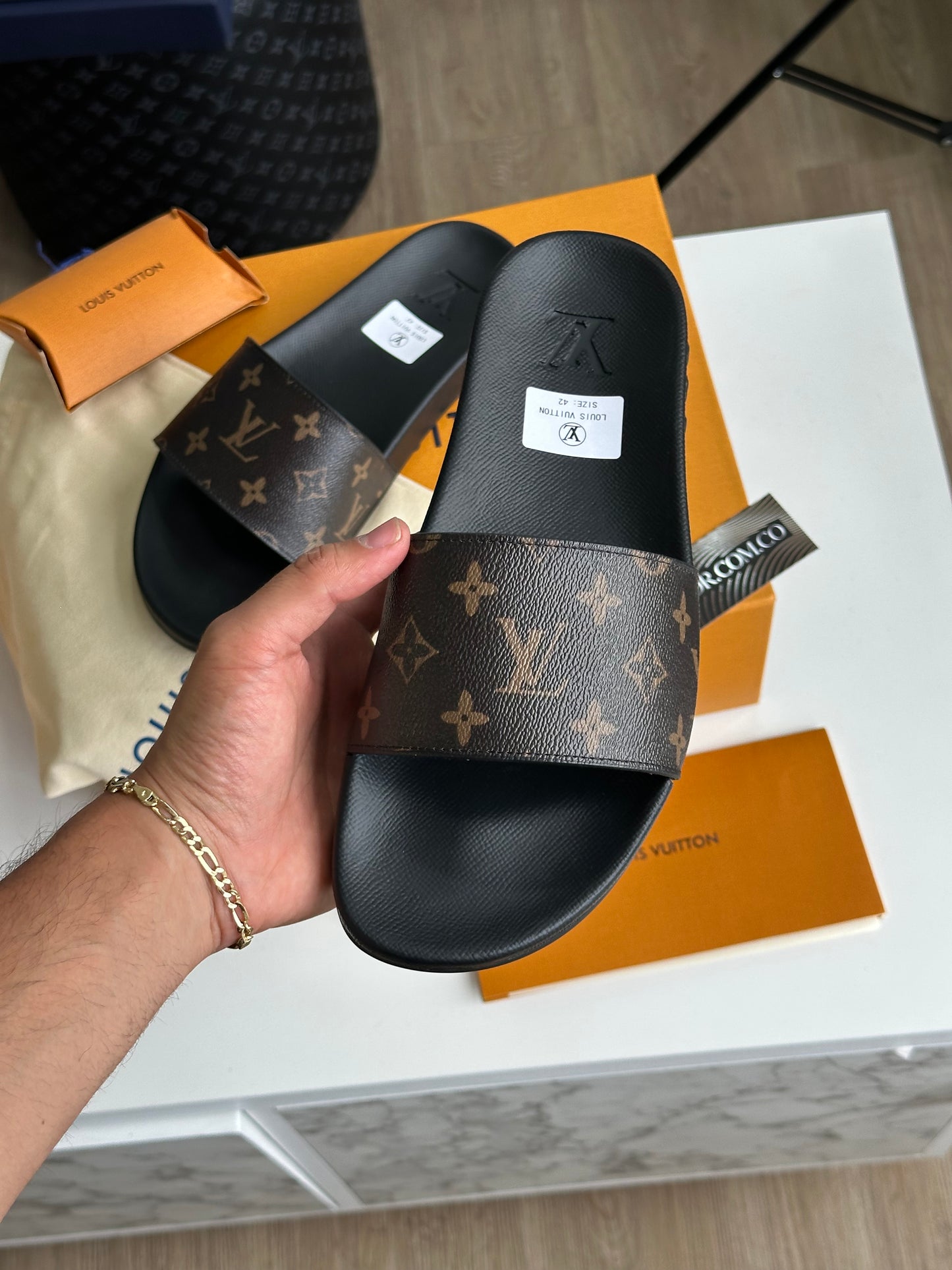 Slides monogram cuero
