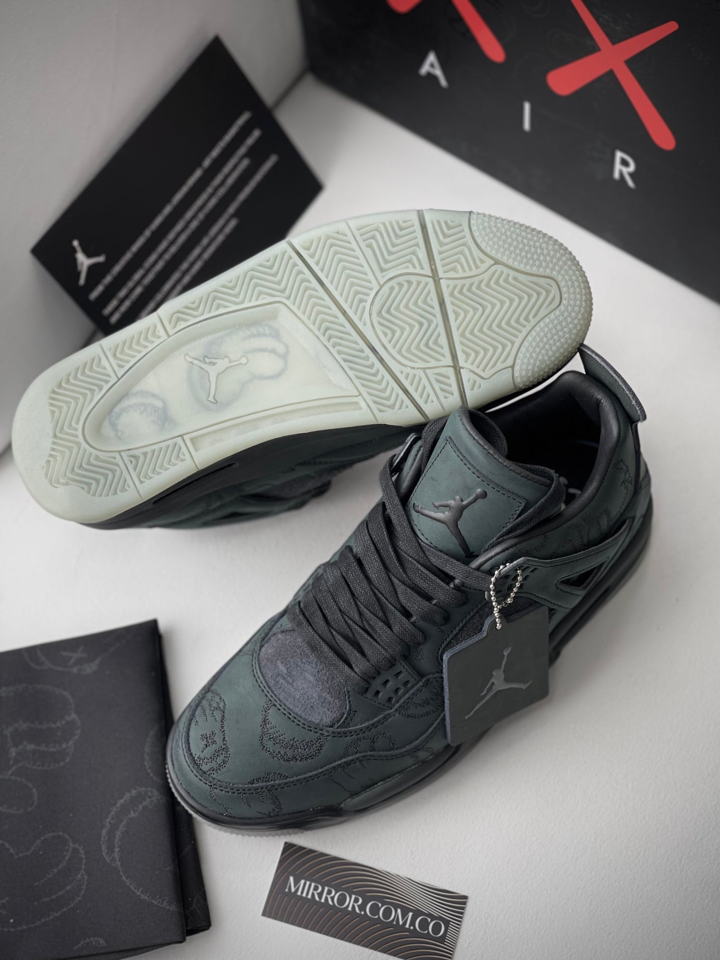 Jordan 4 x Kaws