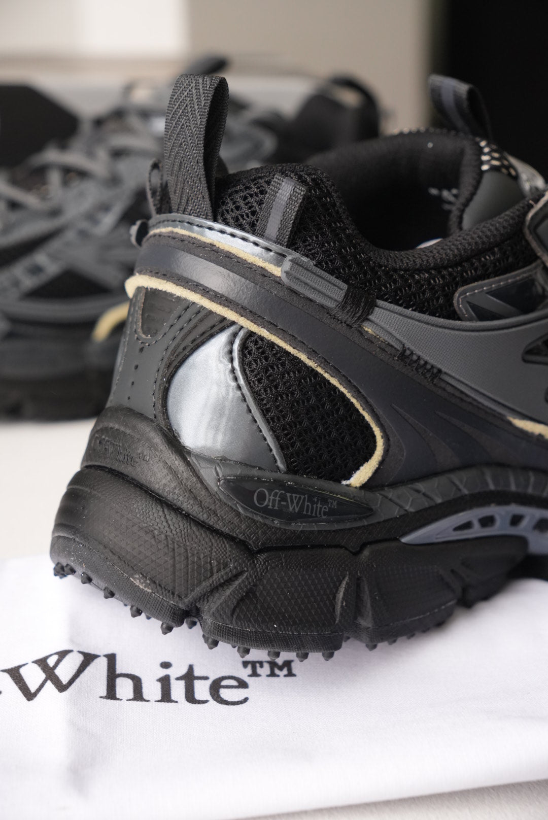 Off white be right back black