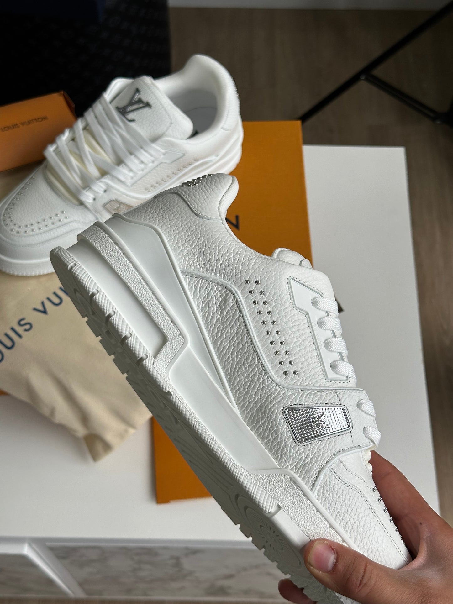 LV Trainer White
