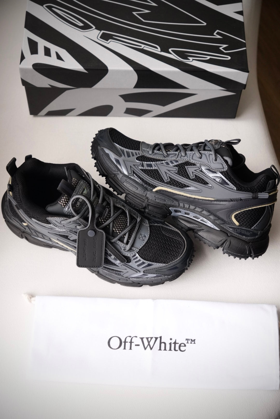 Off white be right back black