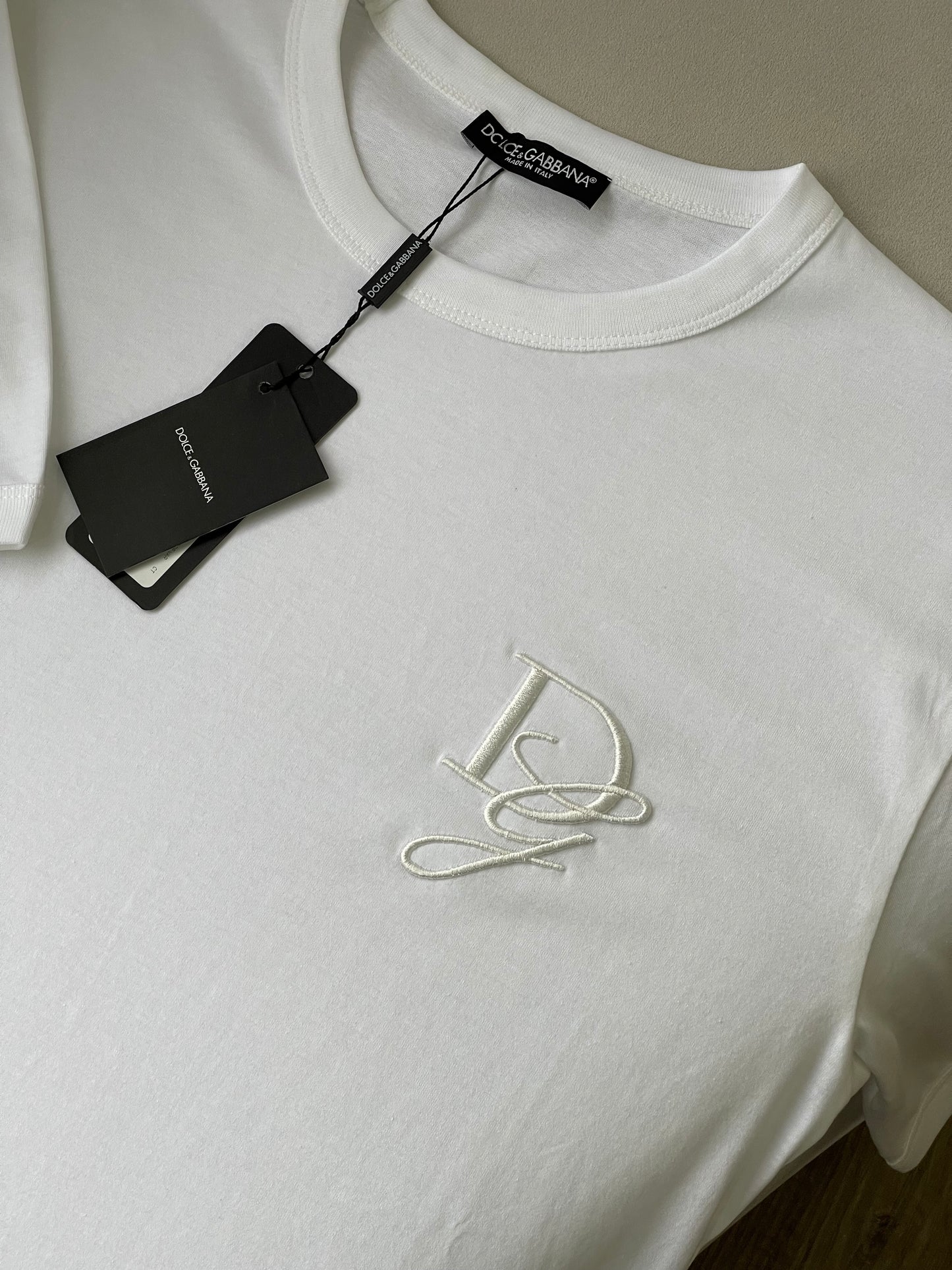 DG signature tee 2025