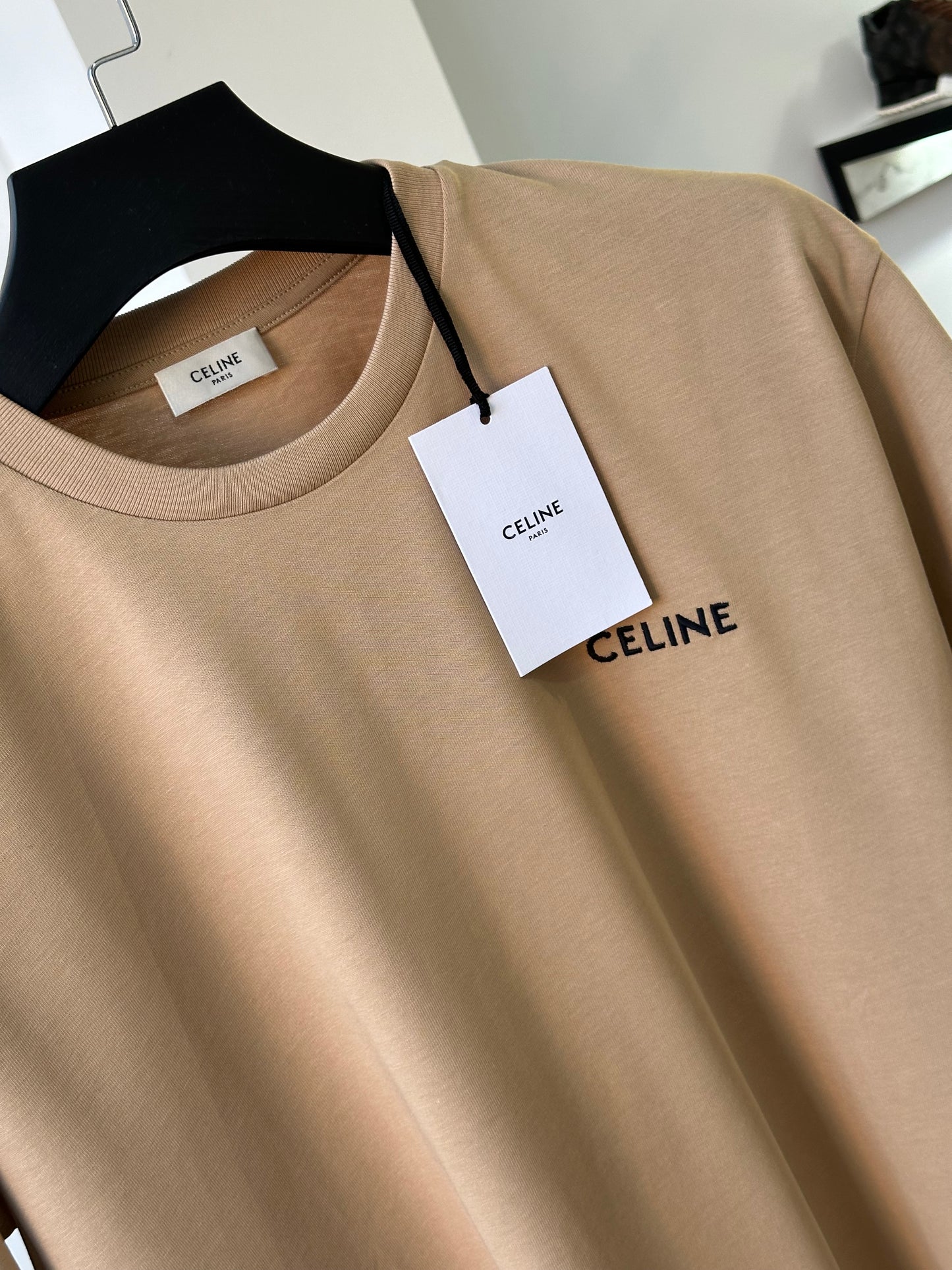 Celine basic tee bordada