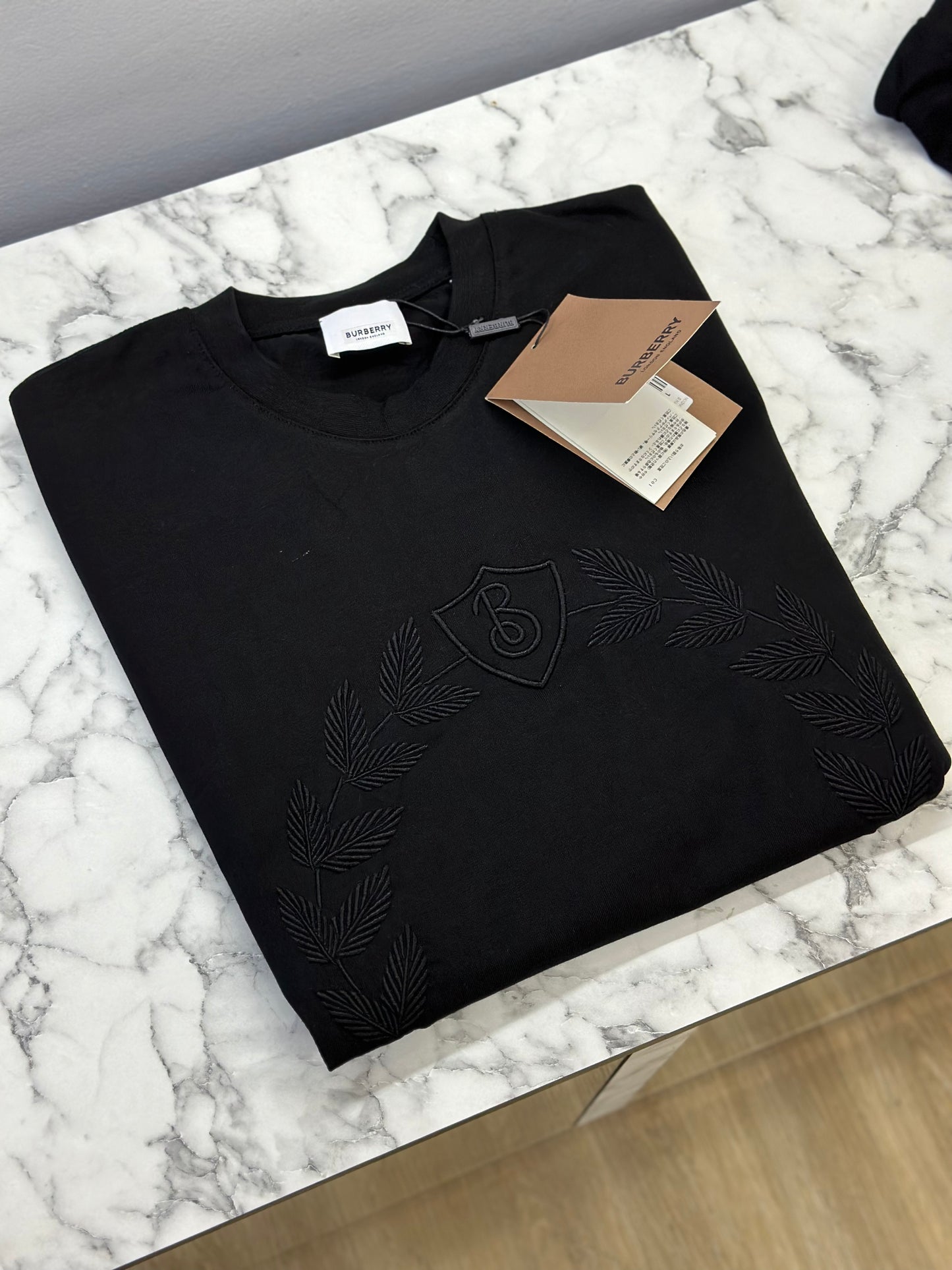 Burberry laurel logo tee
