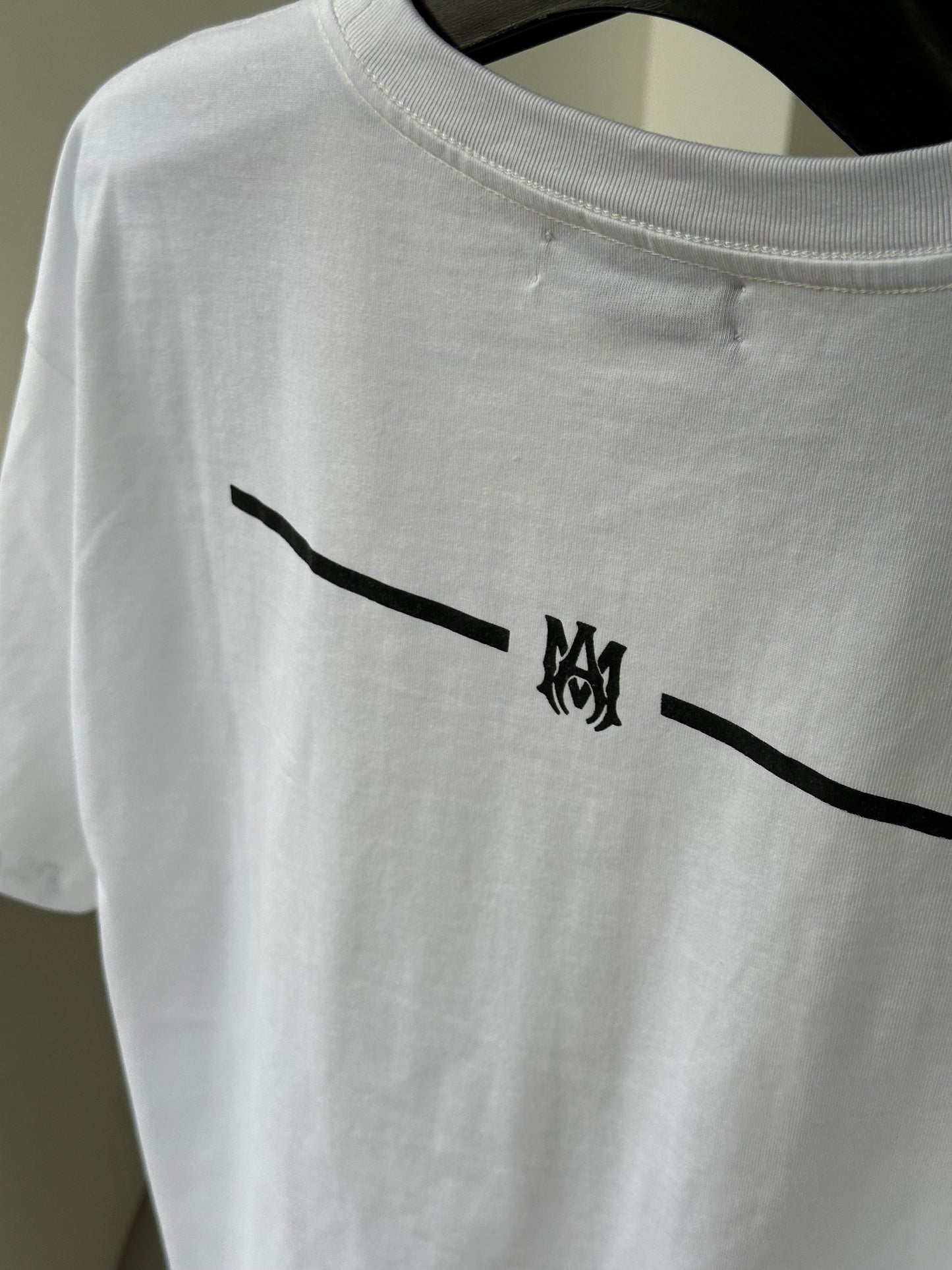 Amiri basic logo tee