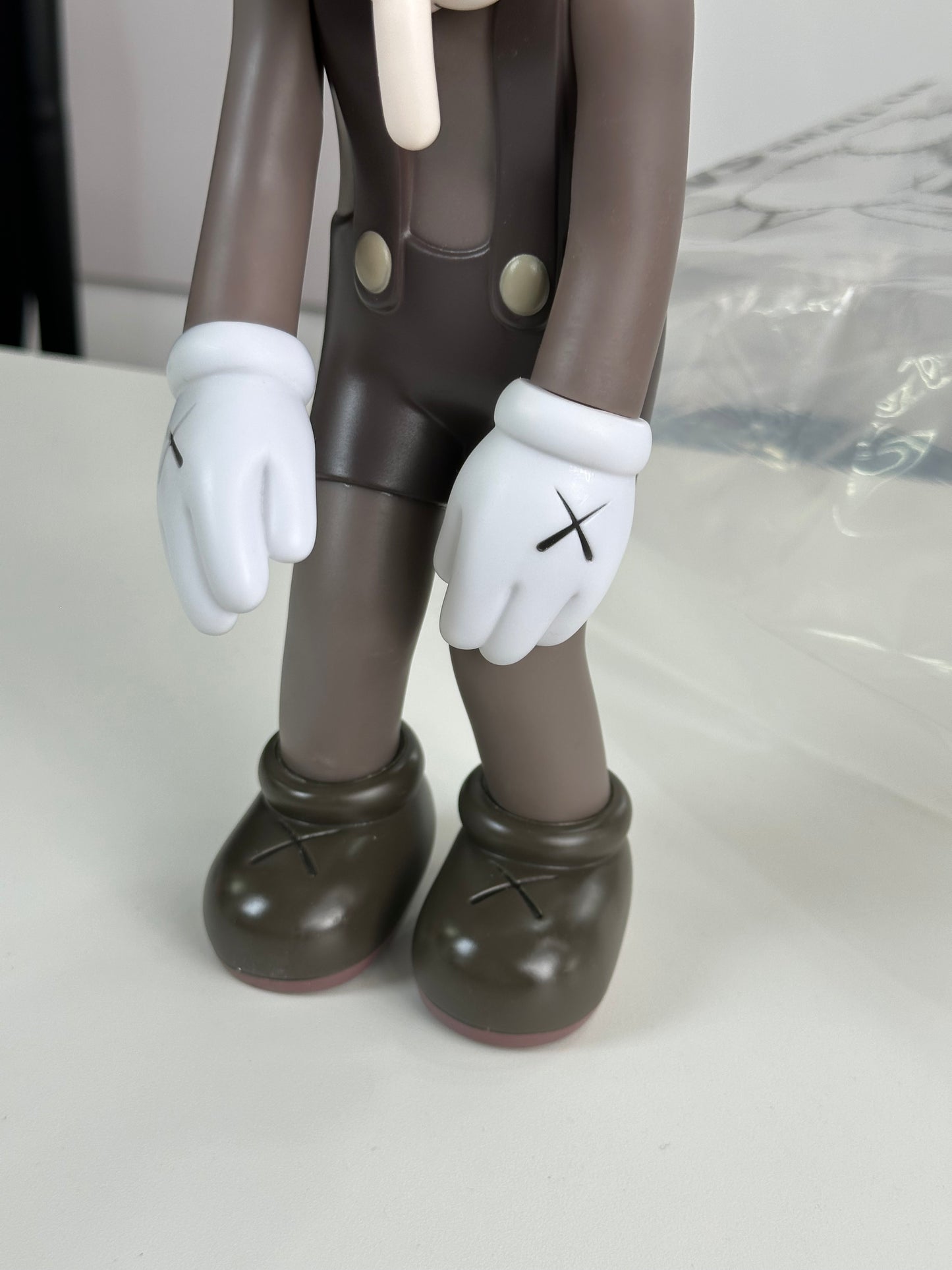 KAWS small lie 27 cm