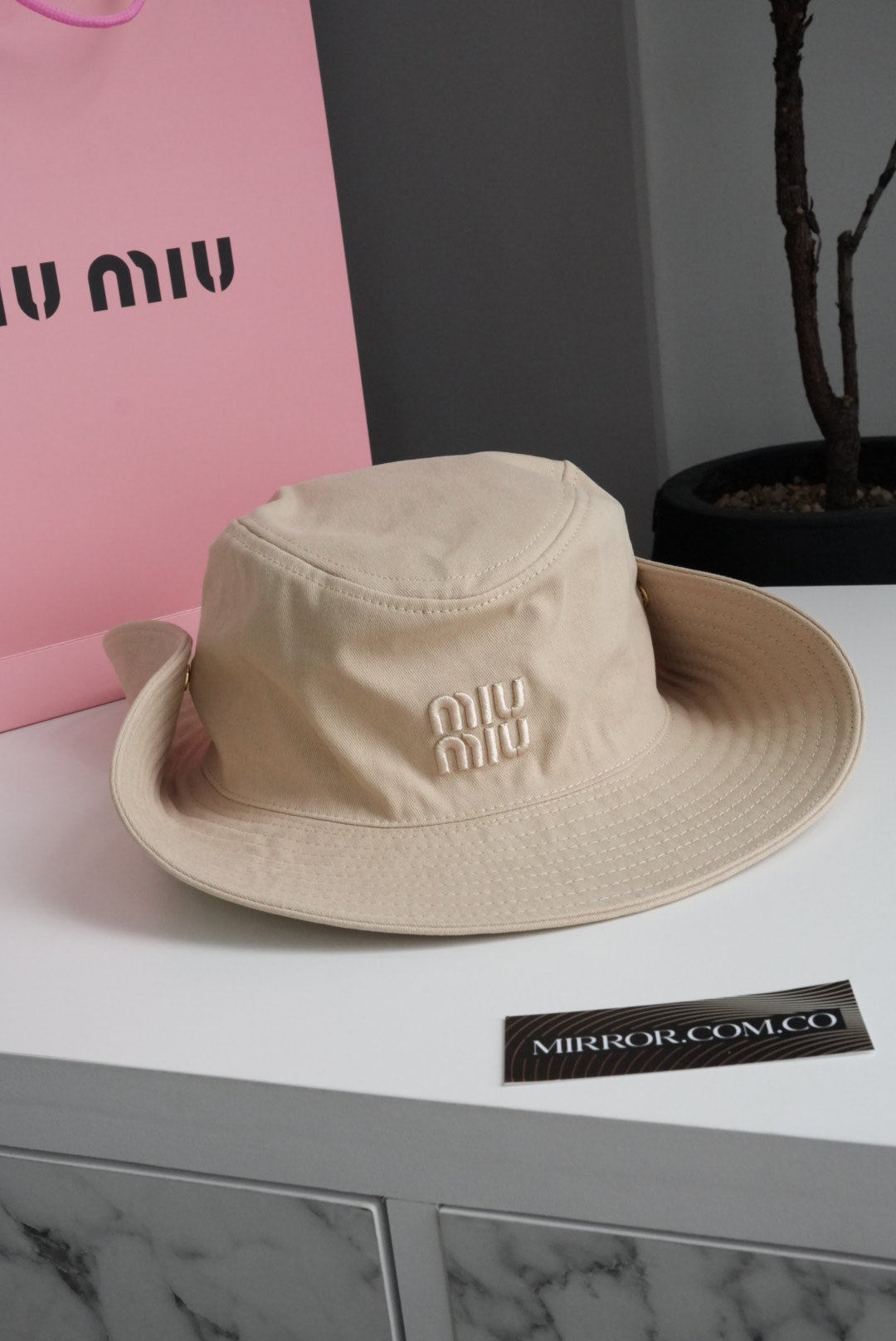 Sombrero Miu Miu