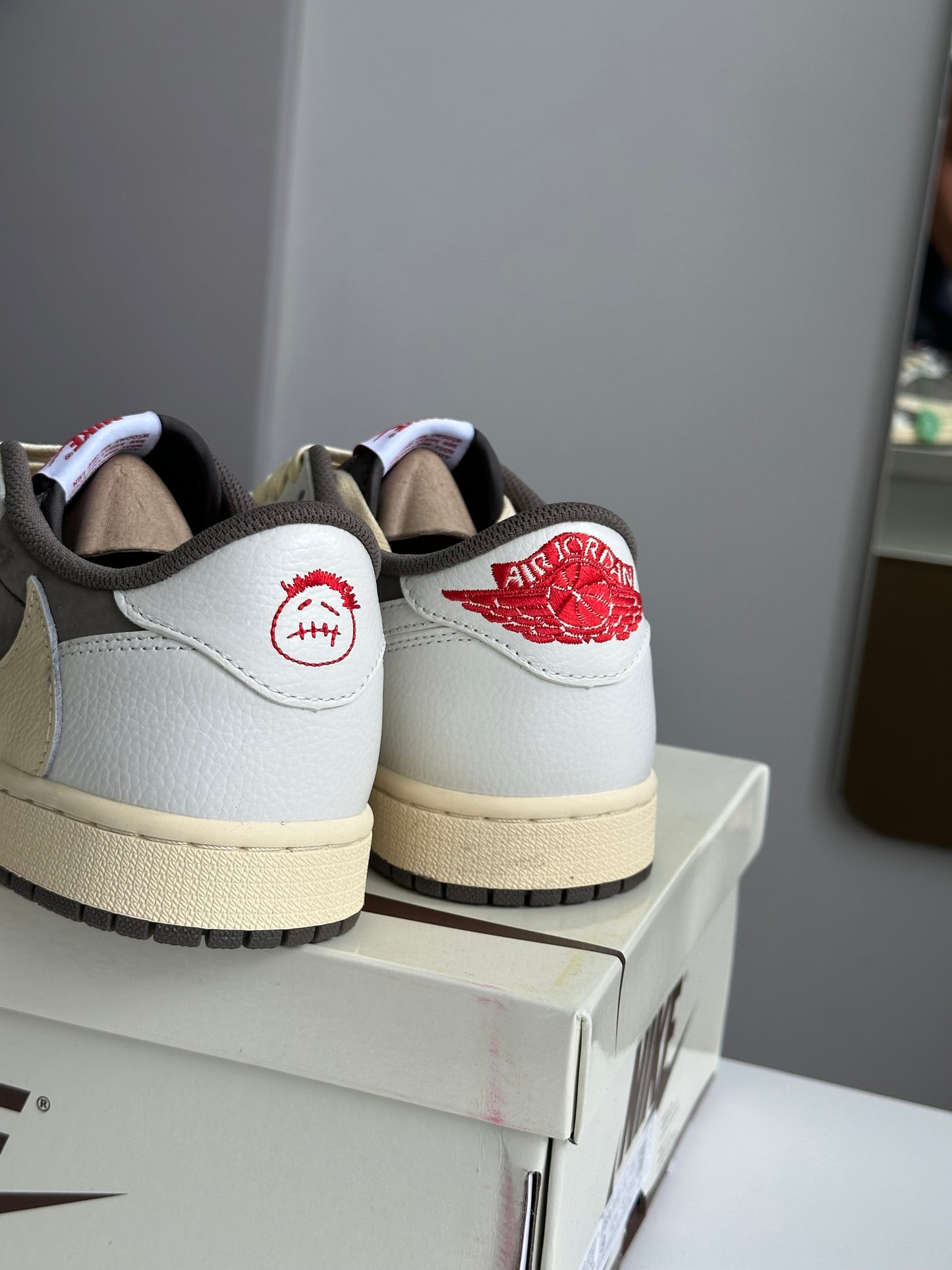 Travis Scott Jordan 1 low Reverse mocha