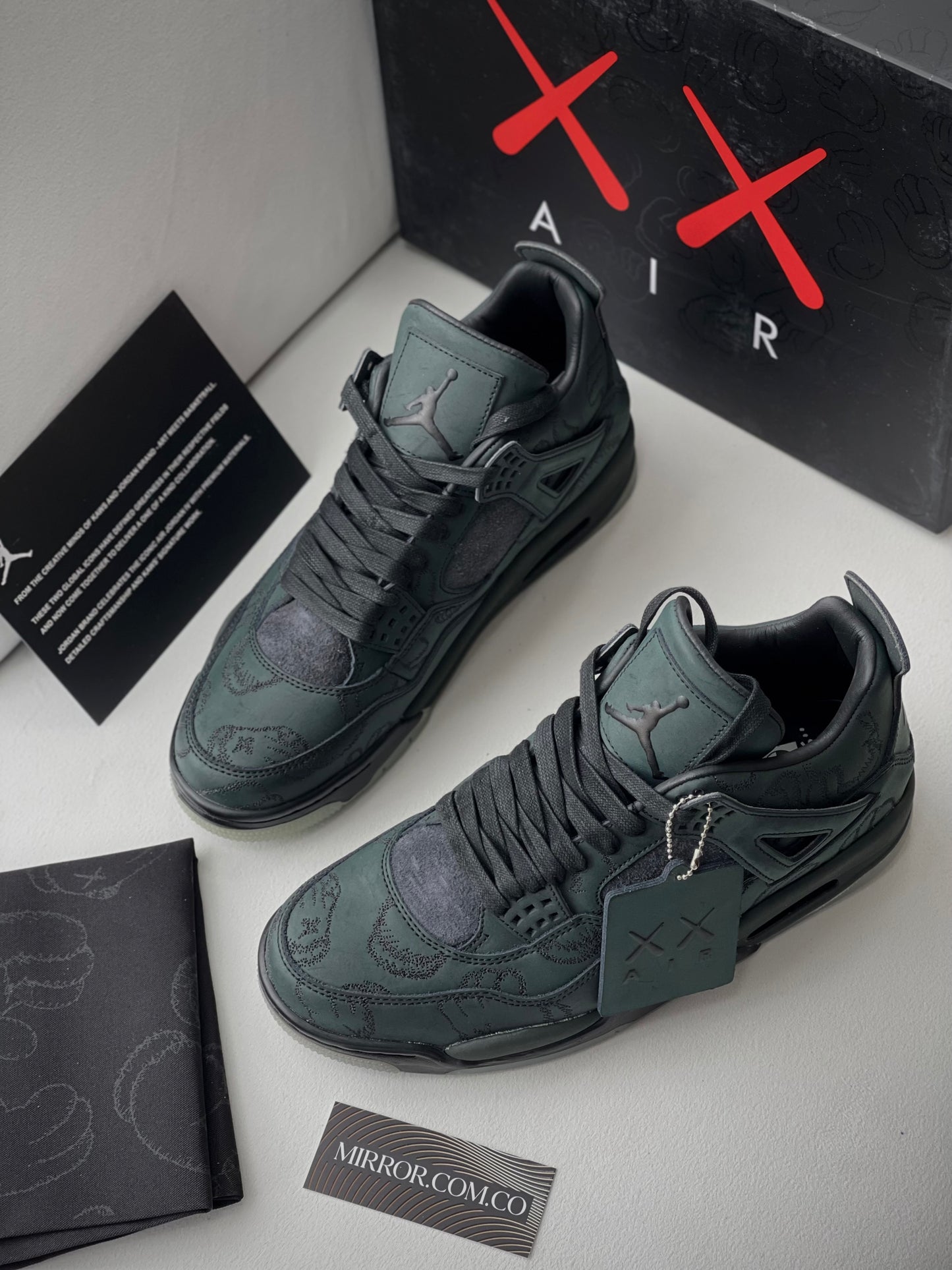 Jordan 4 x Kaws