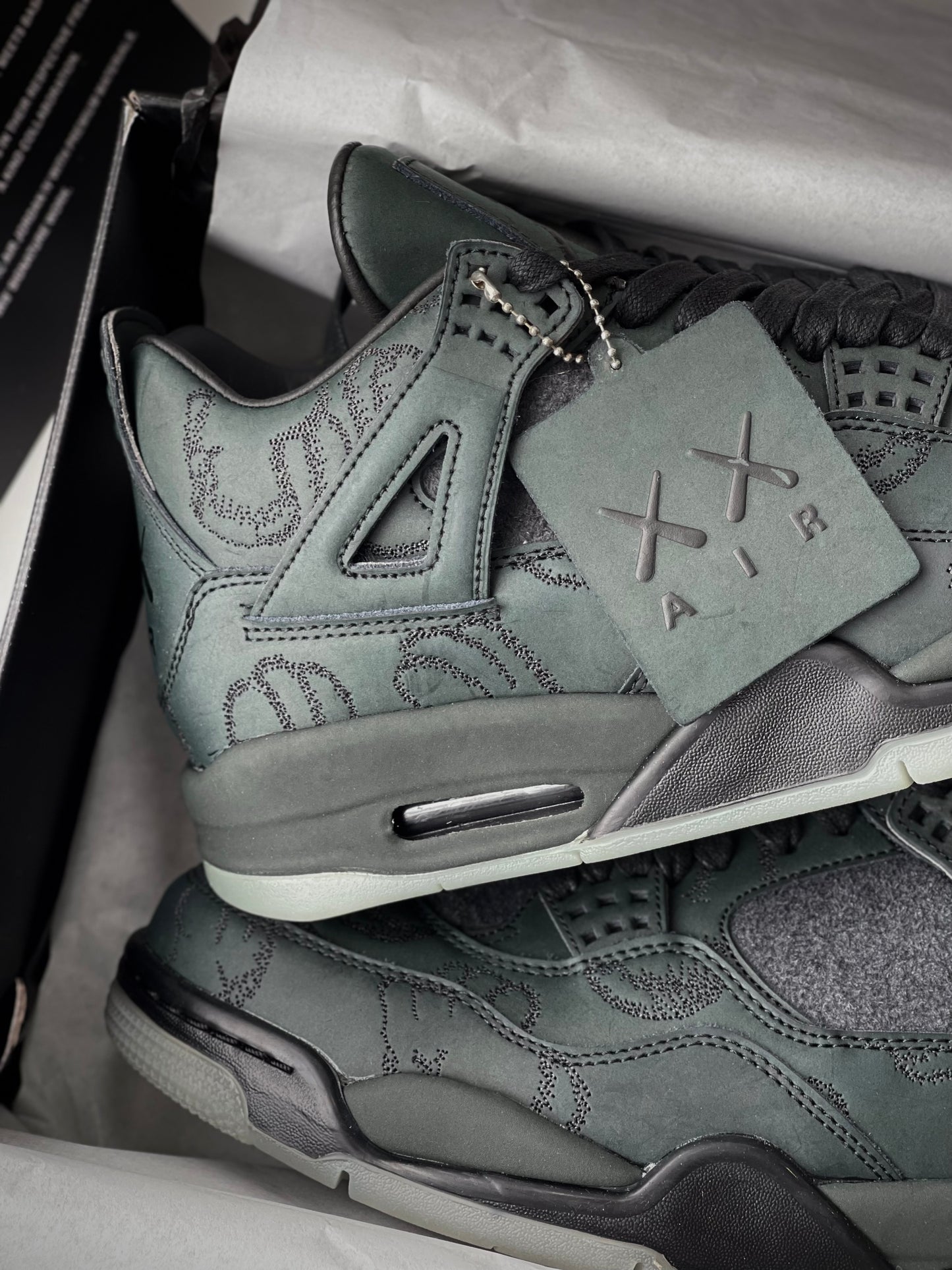 Jordan 4 x Kaws