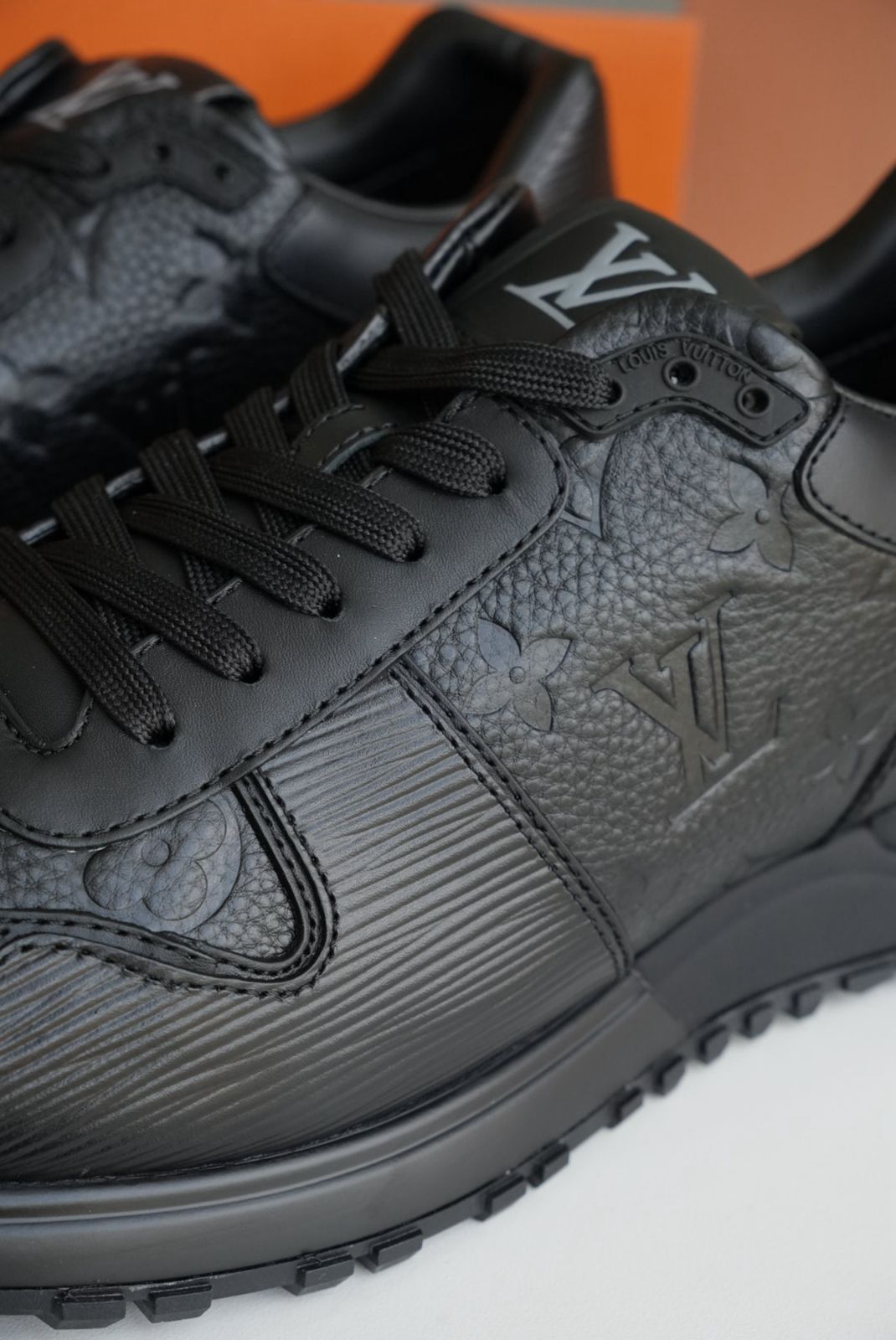 Tenis LV