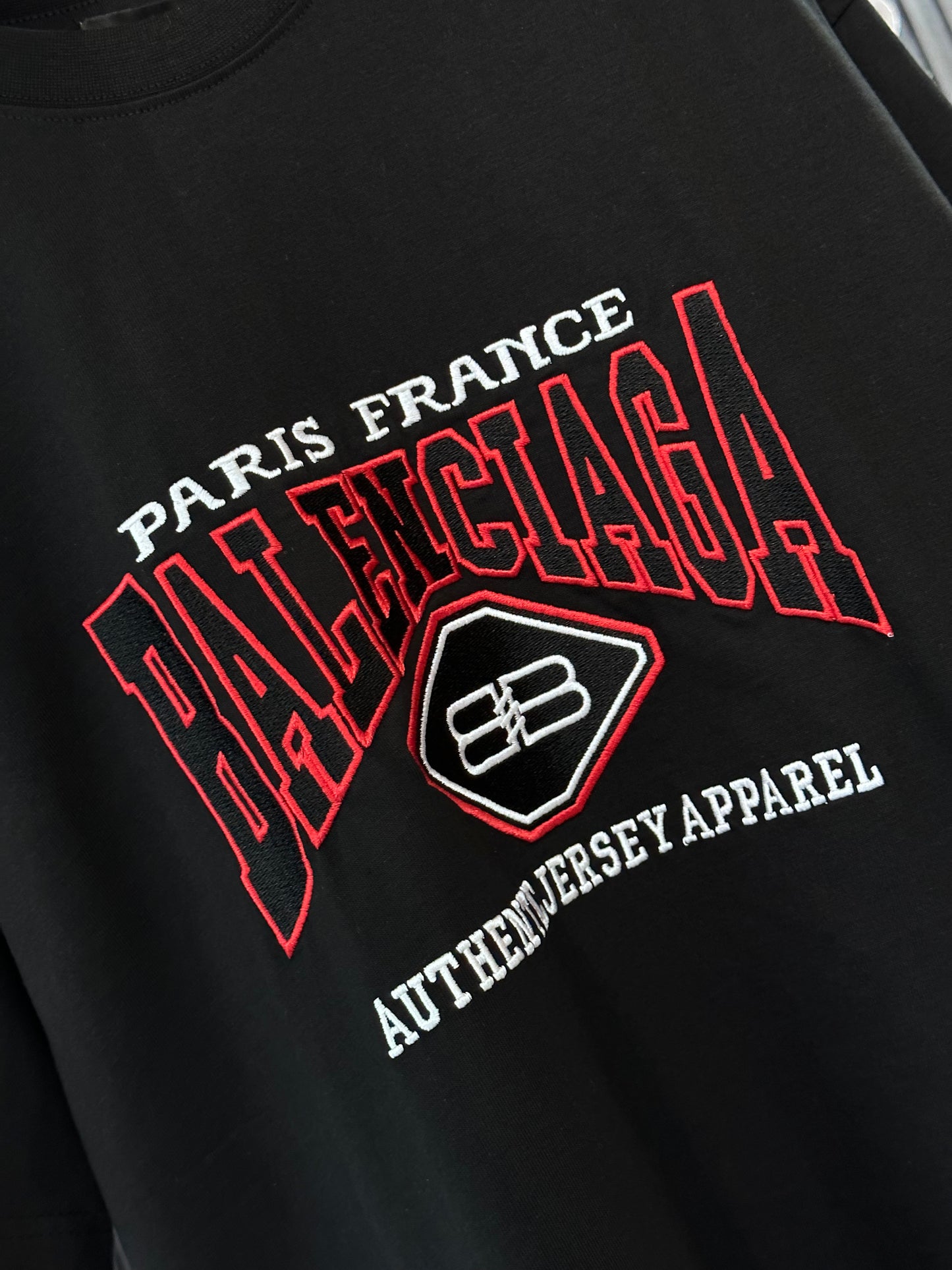 Balenciaga BB París bordada