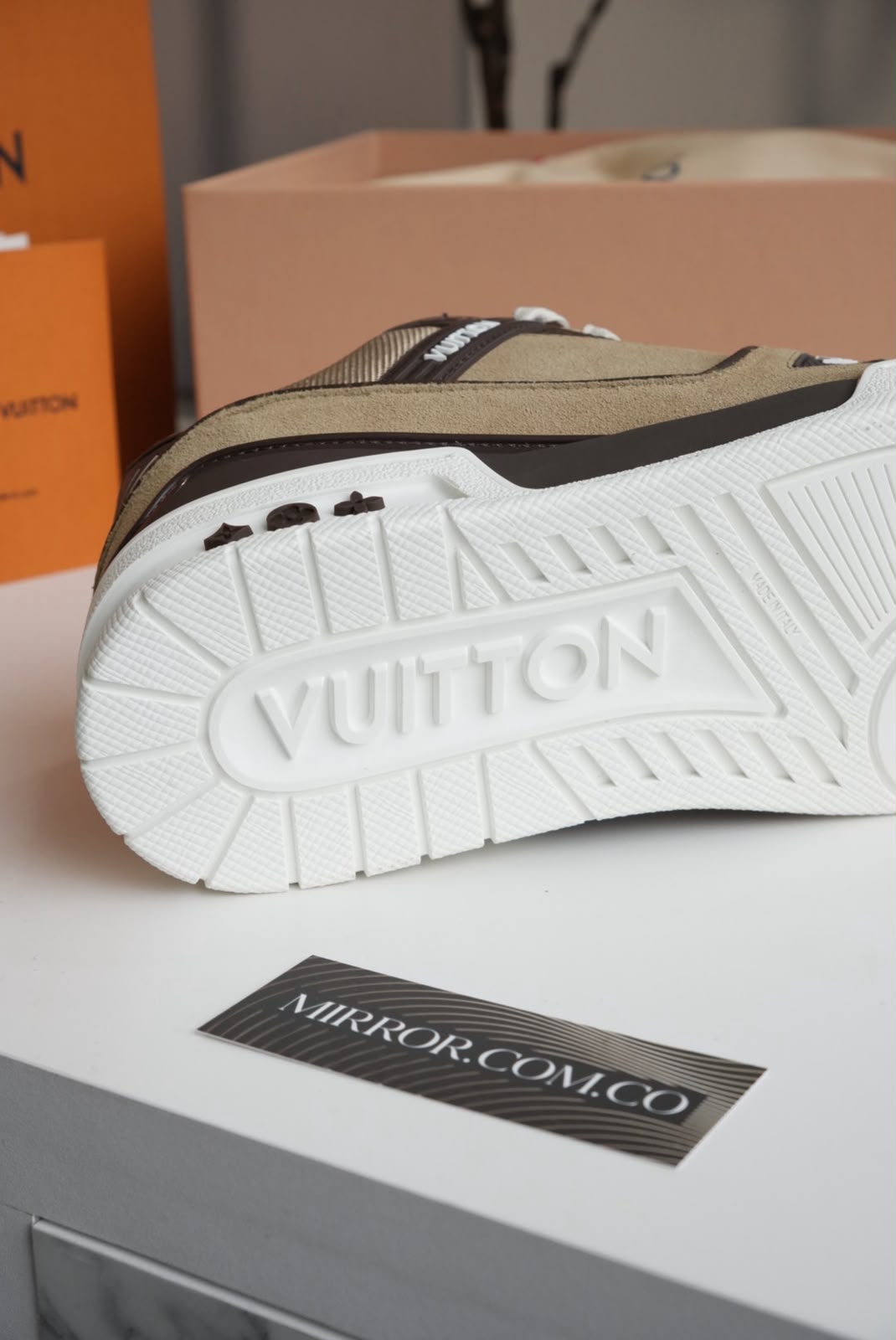 Tenis LV
