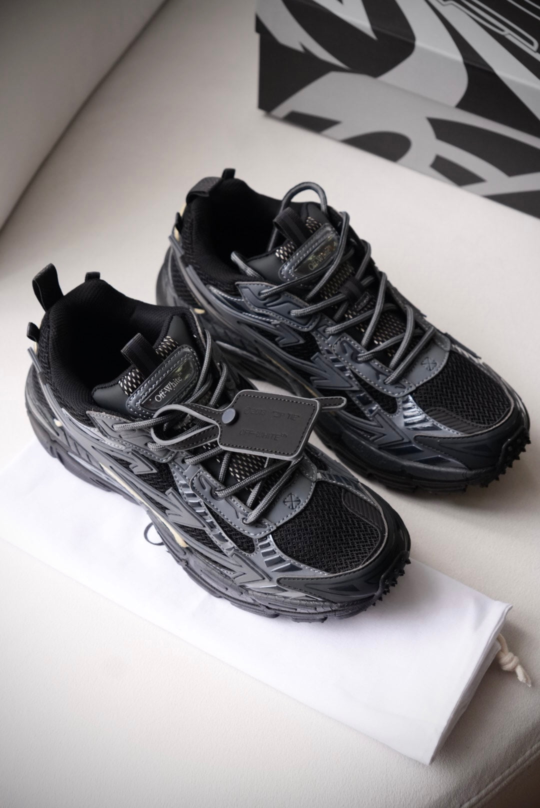Off white be right back black