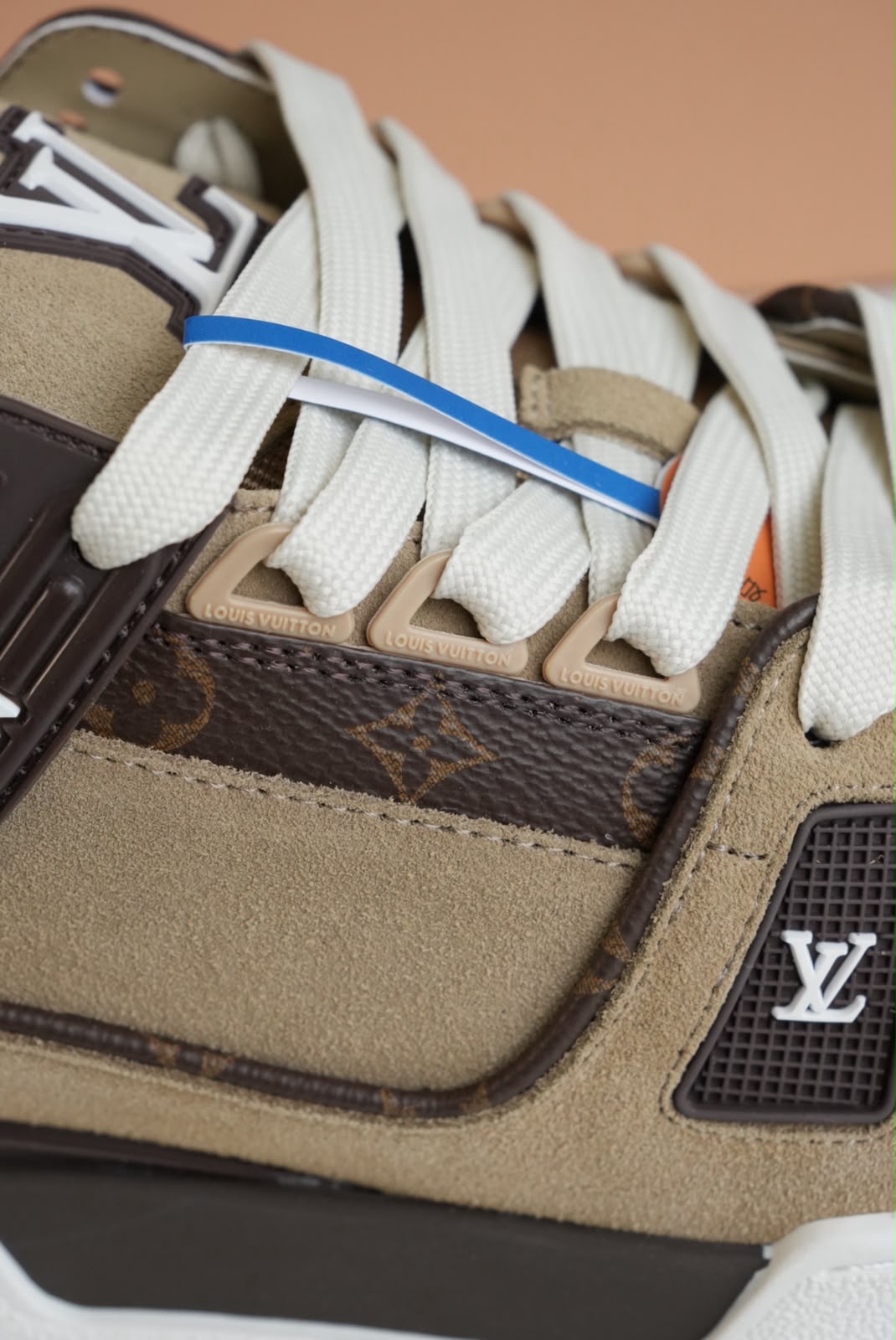 Tenis LV