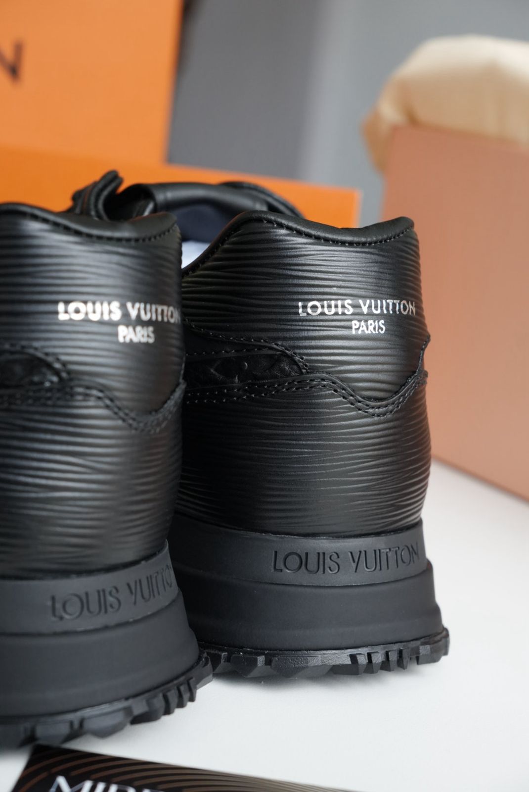 Tenis LV