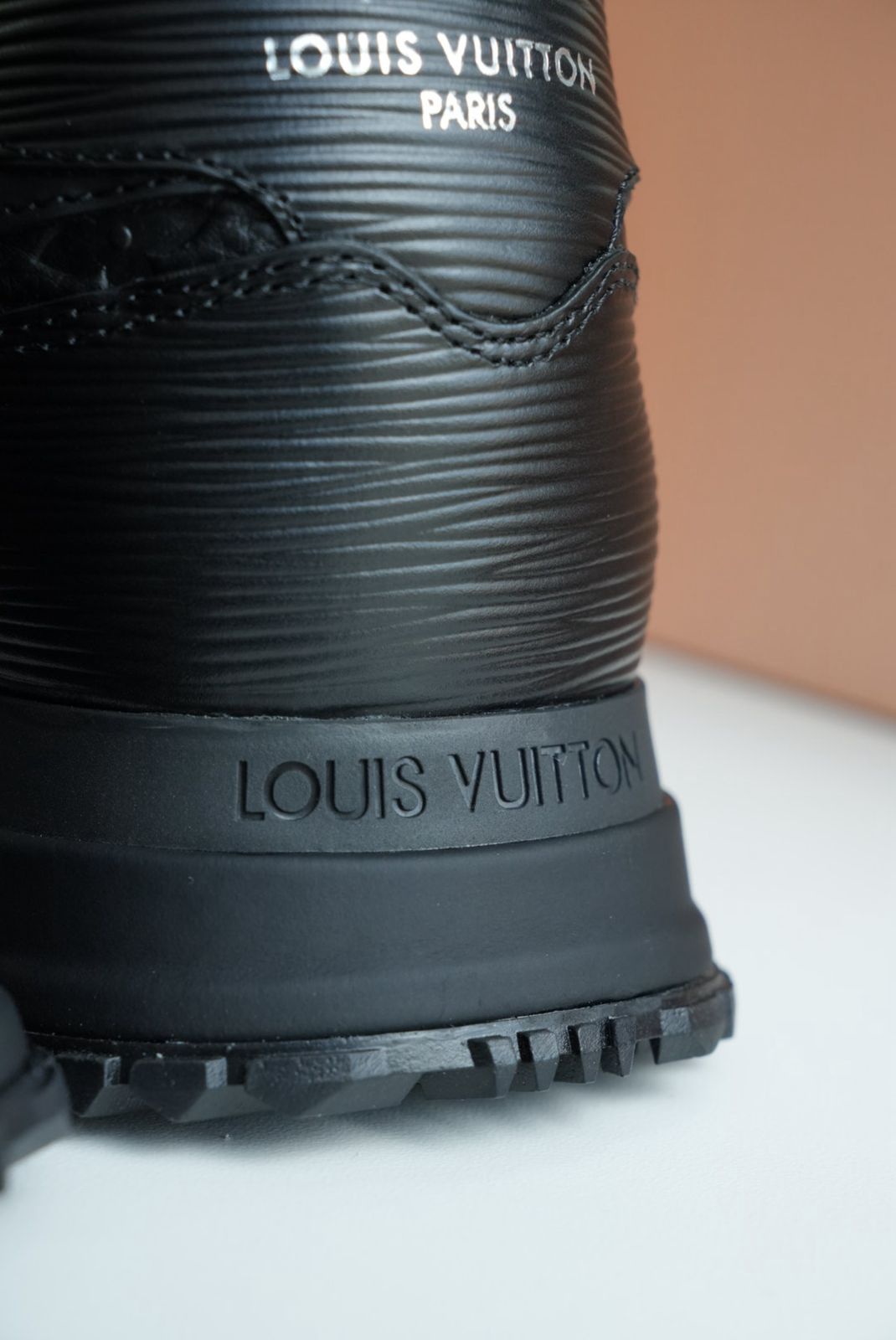Tenis LV