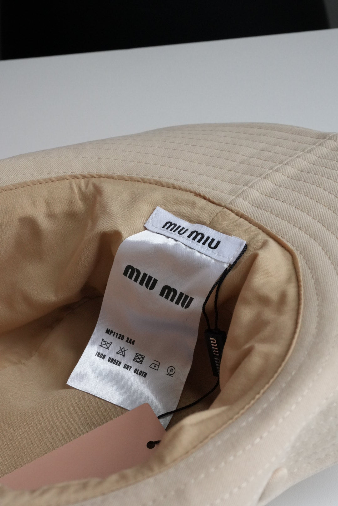 Sombrero Miu Miu