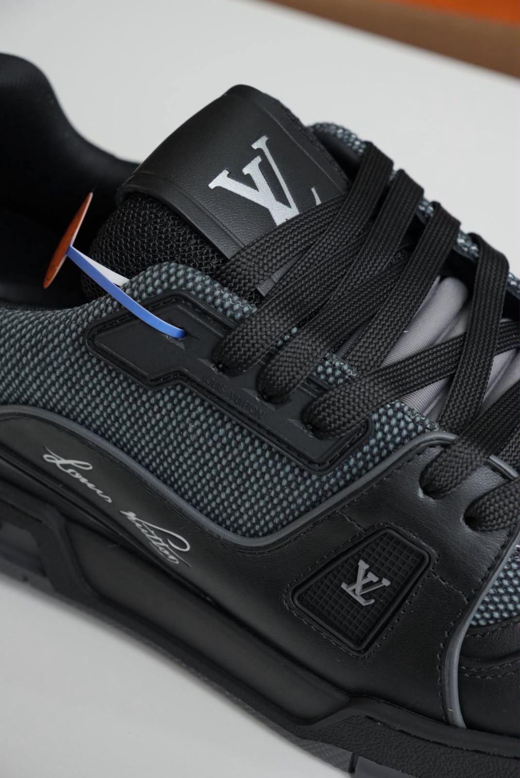 Tenis LV