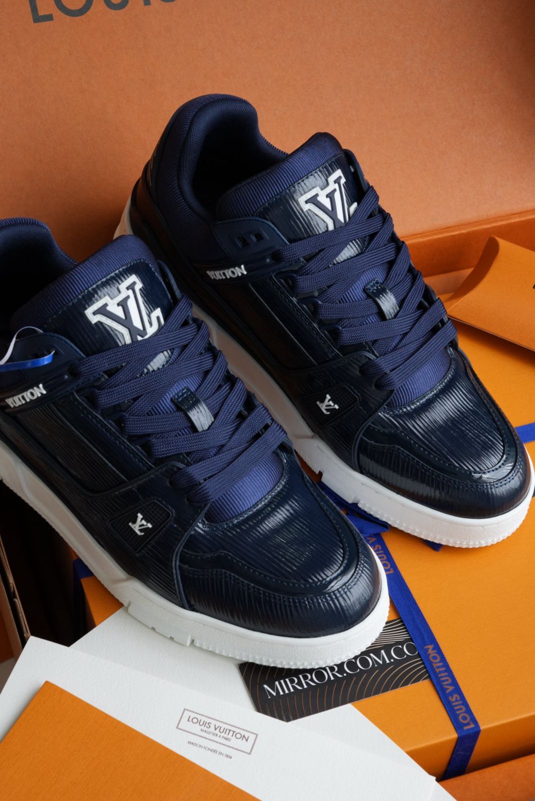 Tenis LV