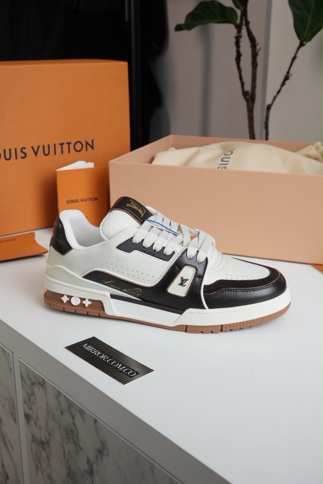 Tenis LV