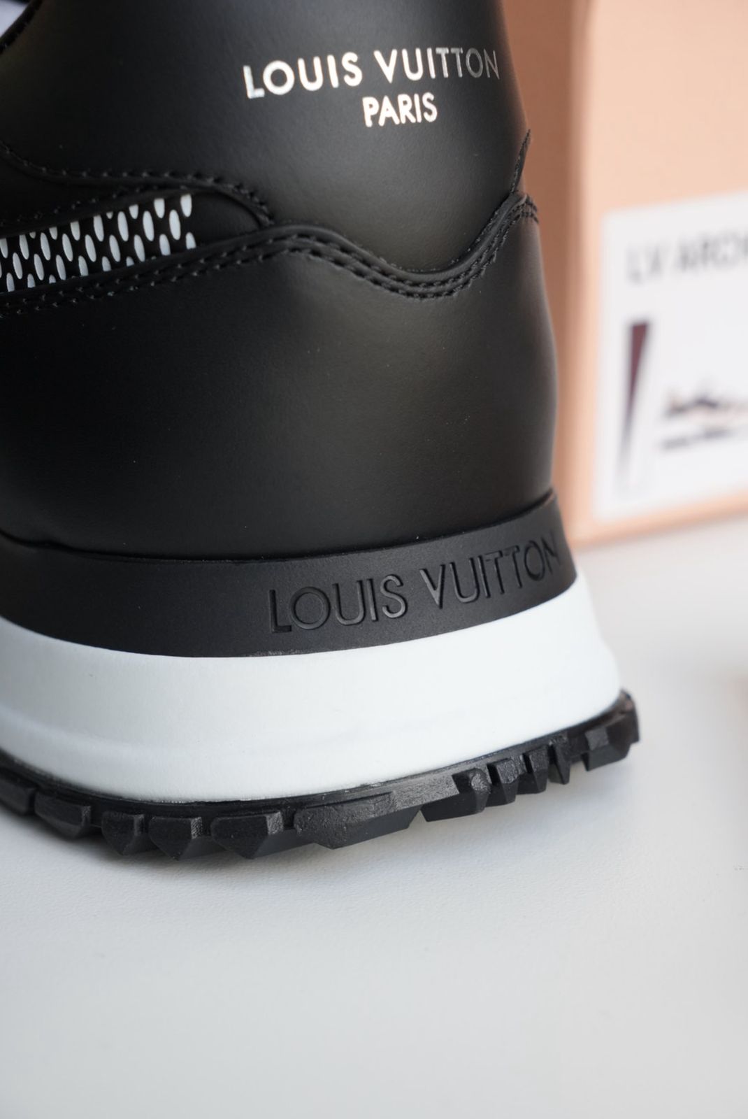 Tenis LV