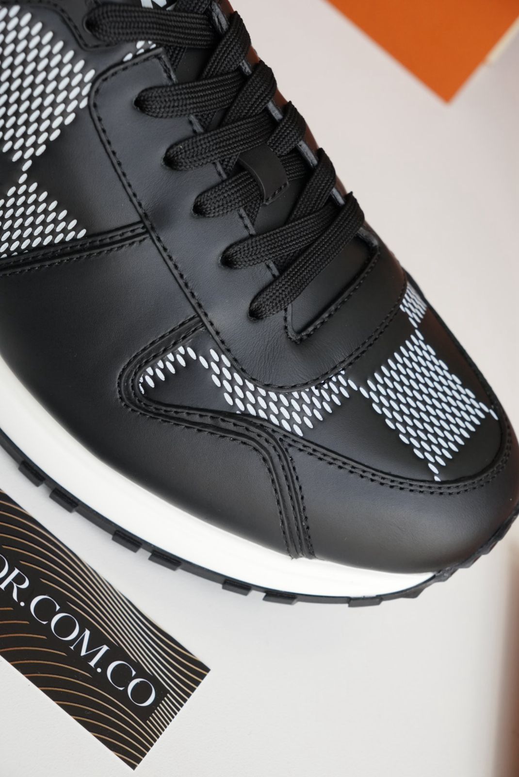 Tenis LV