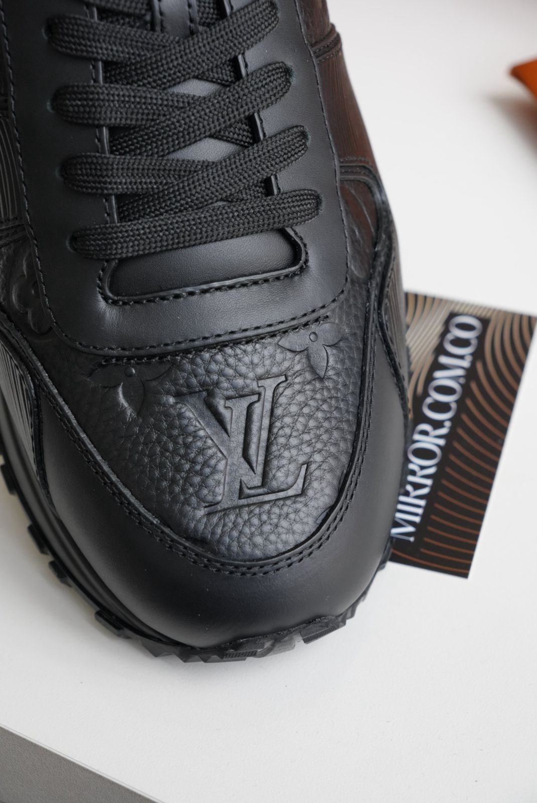 Tenis LV