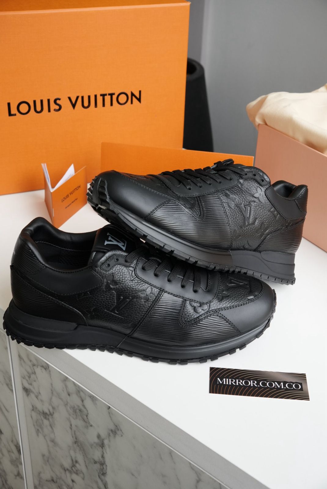 Tenis LV
