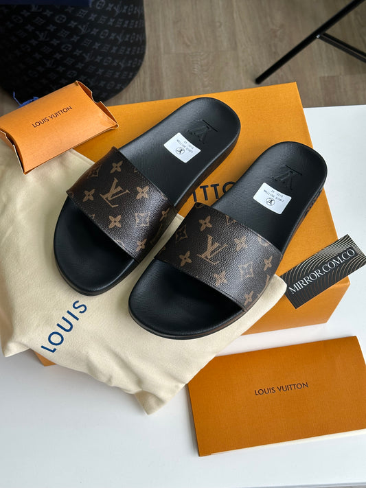 Slides monogram cuero