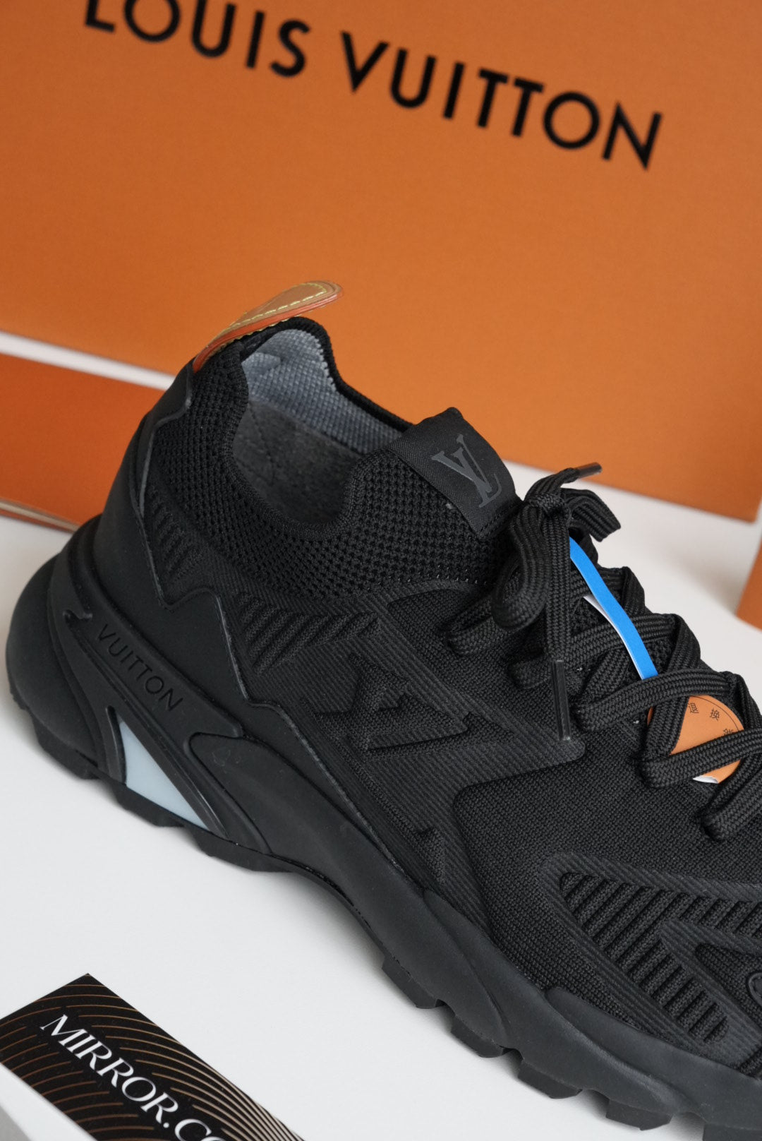 Tenis LV