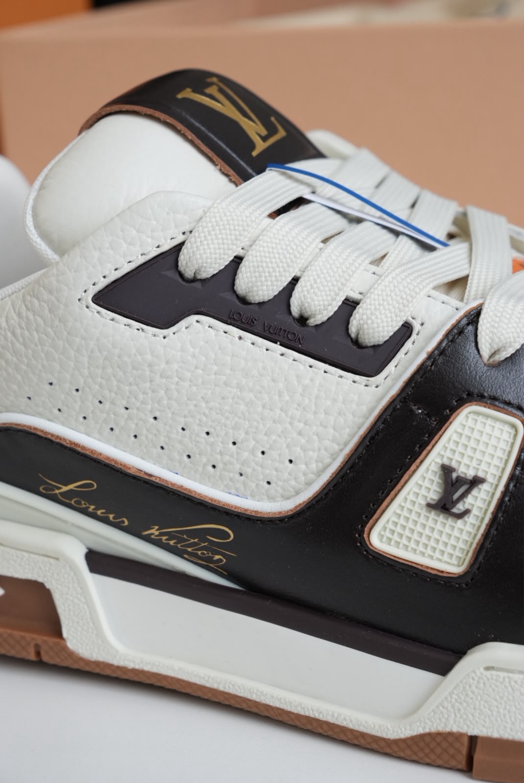 Tenis LV