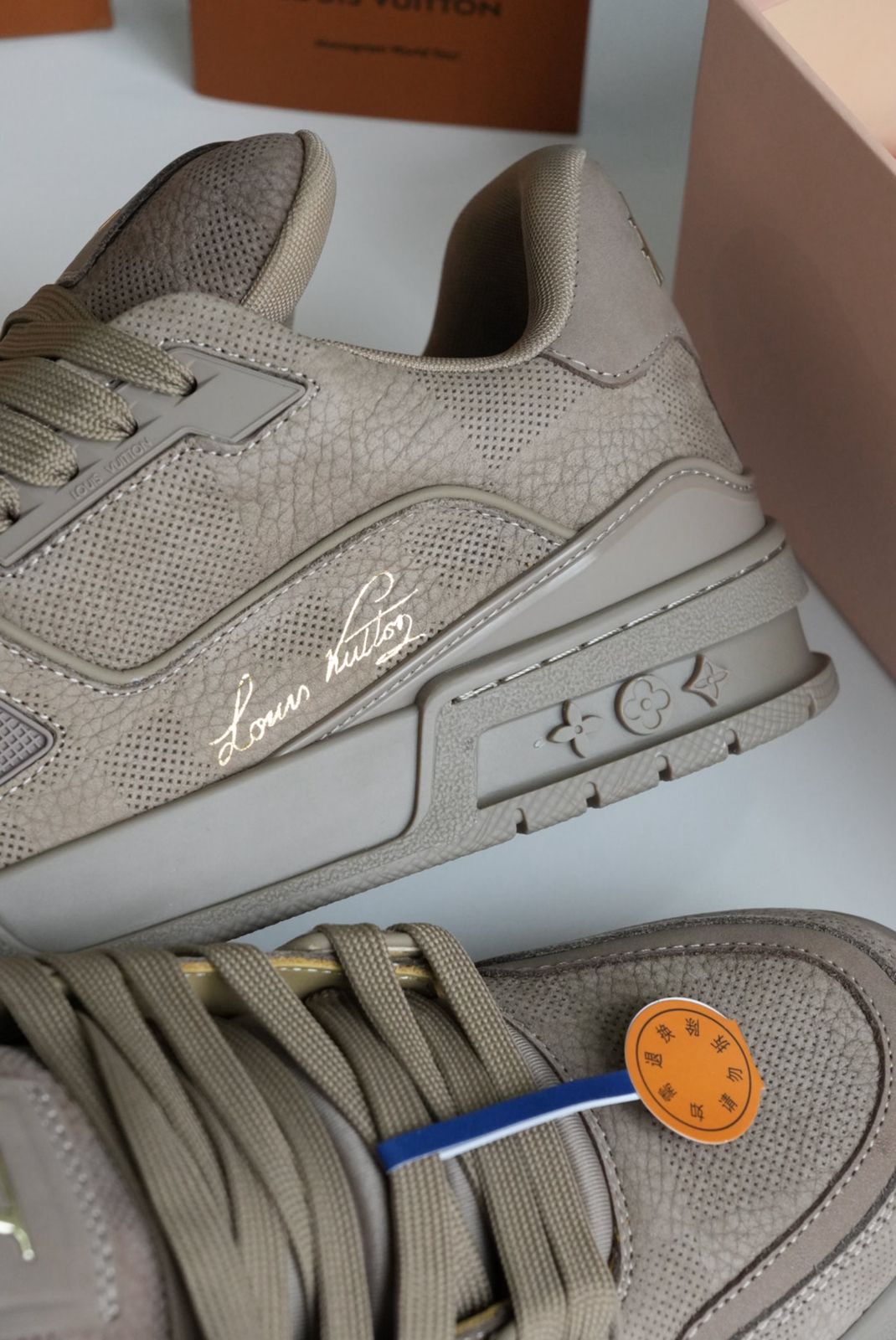 Tenis LV