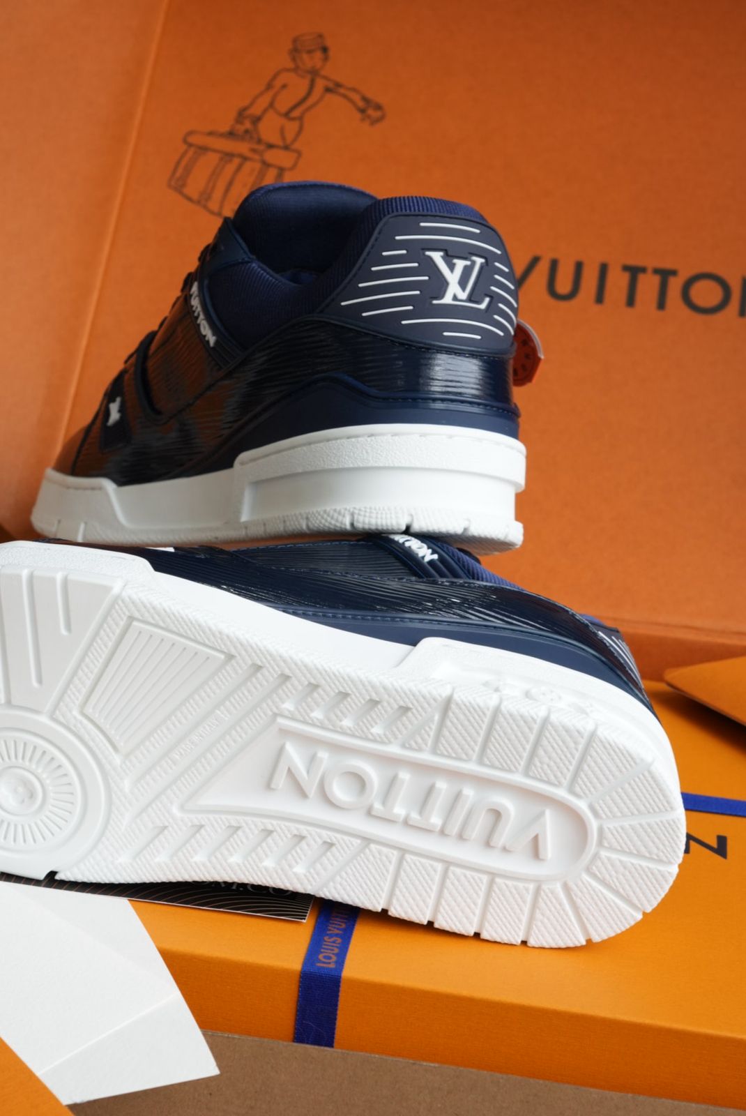 Tenis LV
