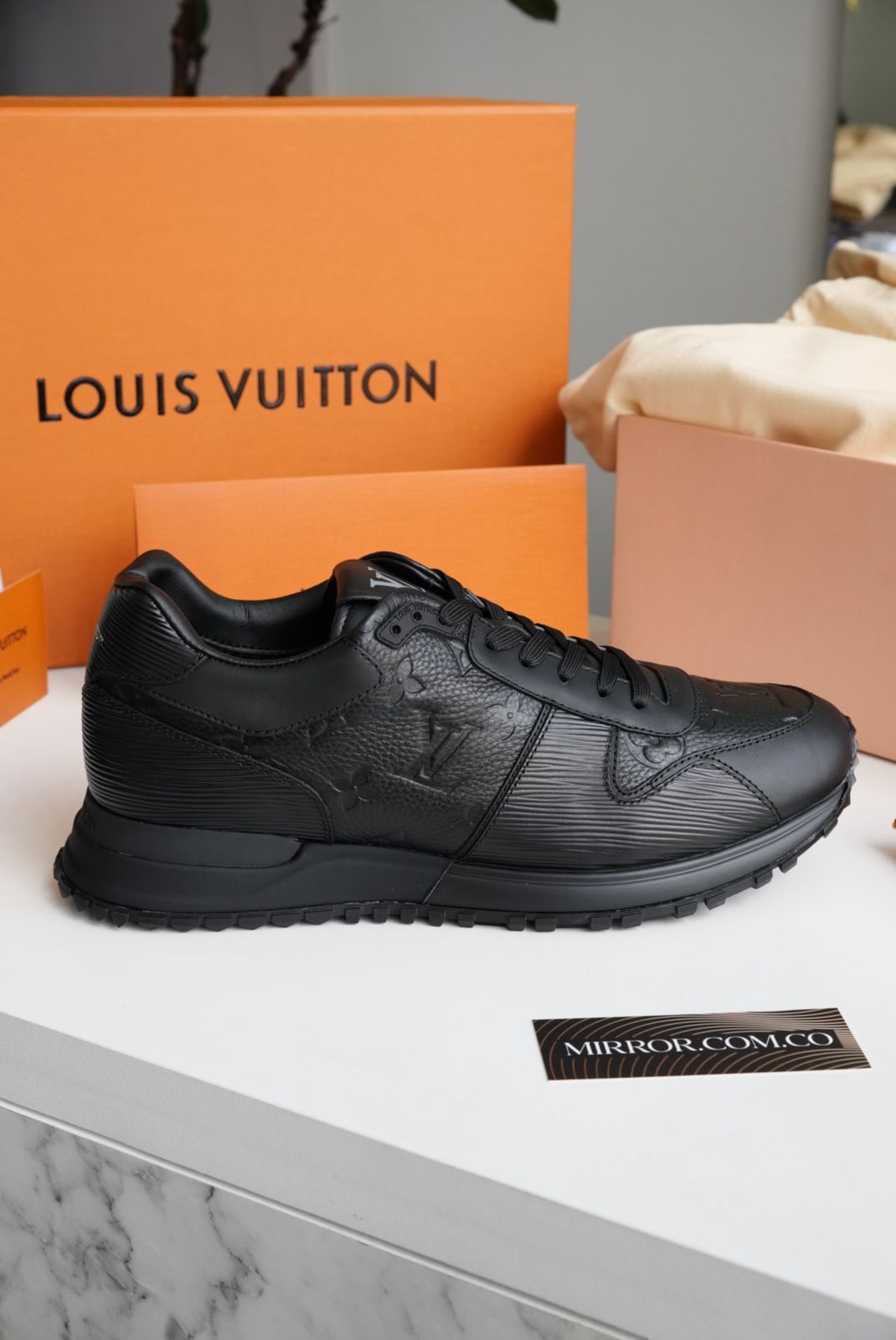 Tenis LV