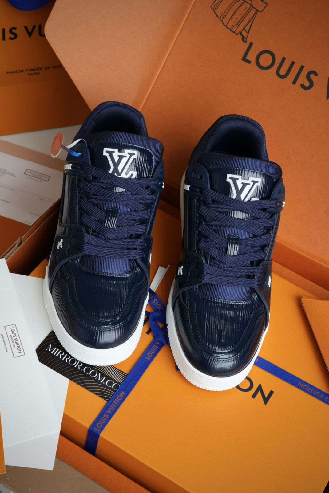 Tenis LV