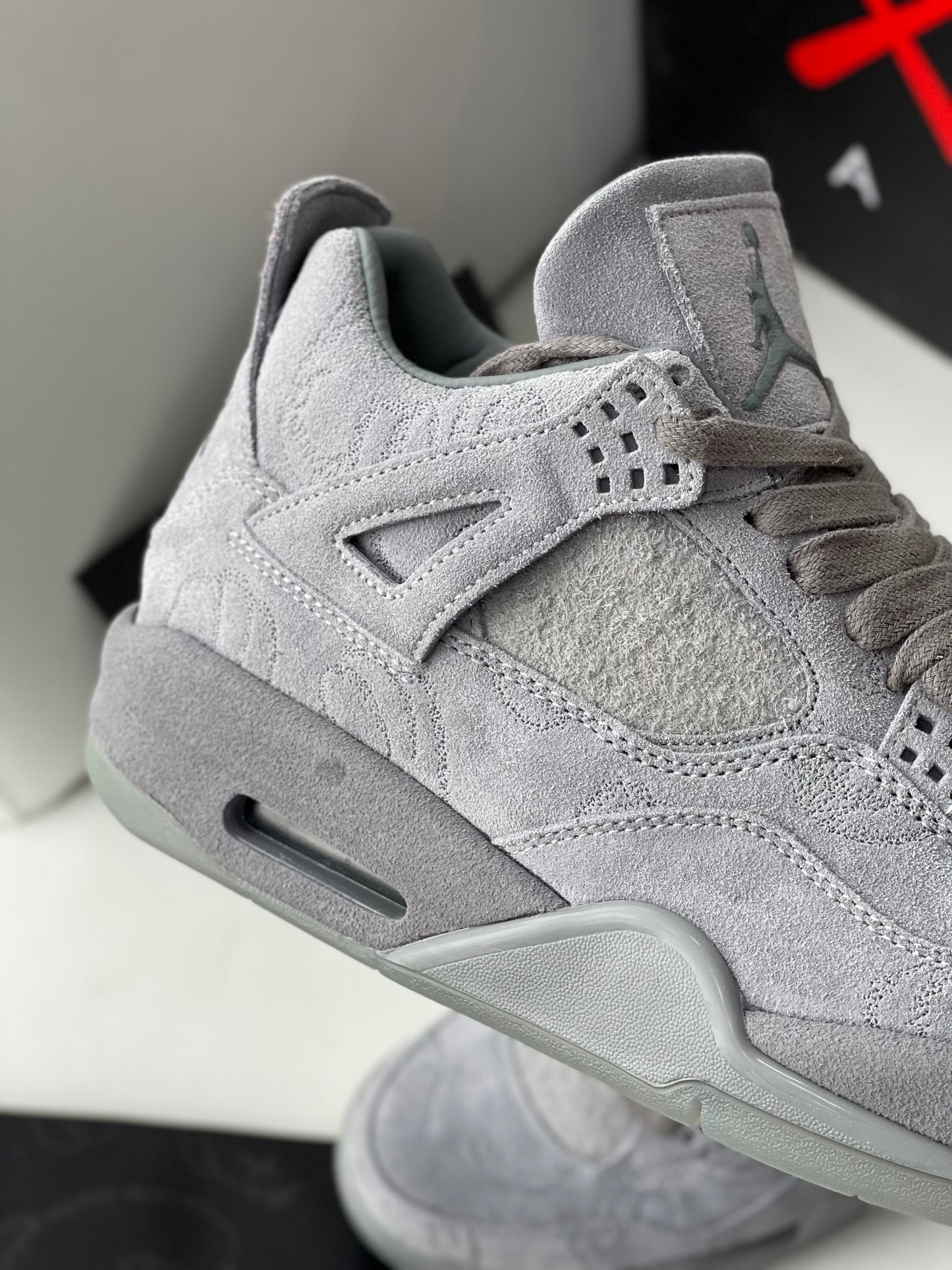 Jordan 4 x kaws gray