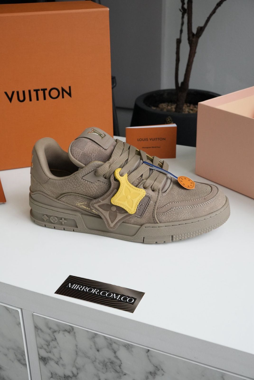 Tenis LV