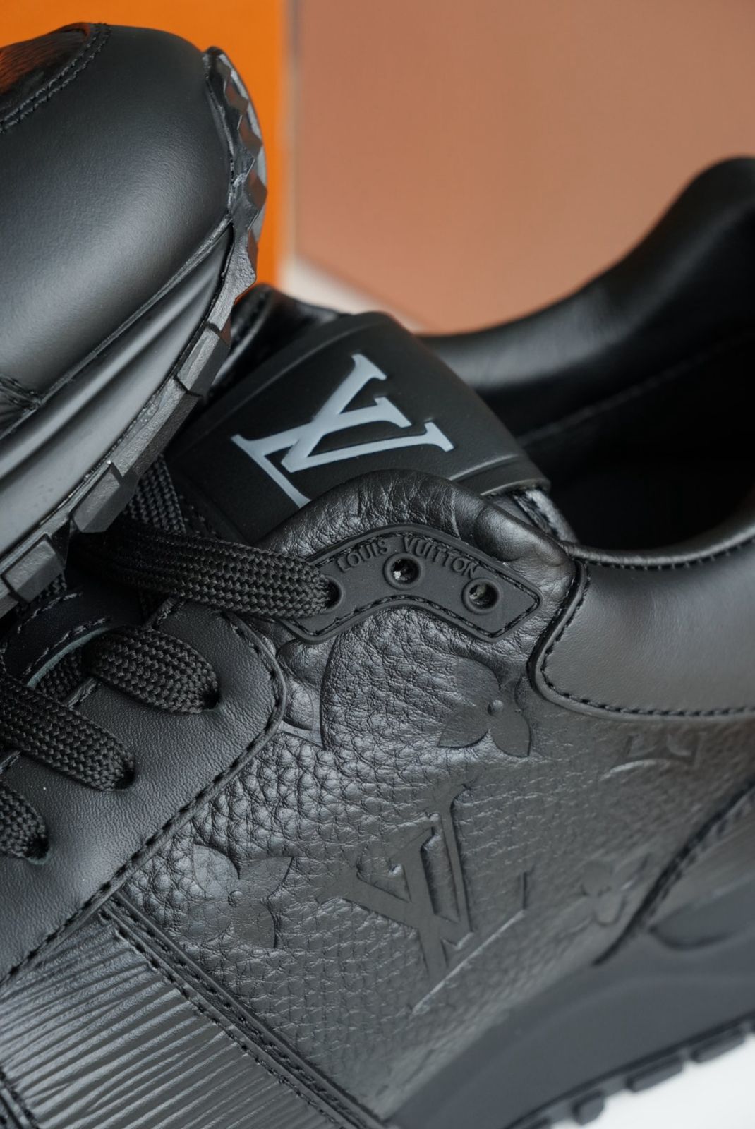 Tenis LV