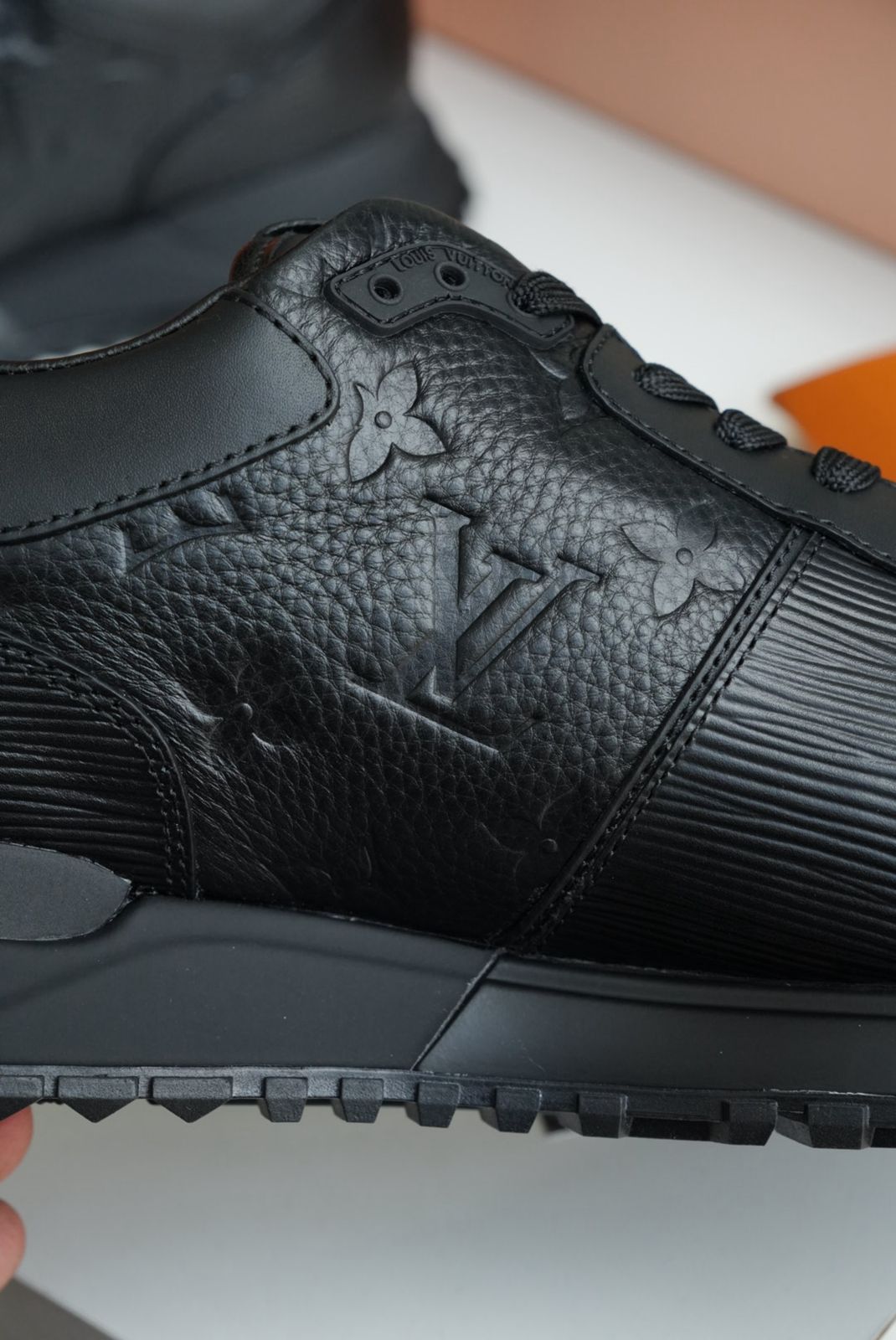 Tenis LV